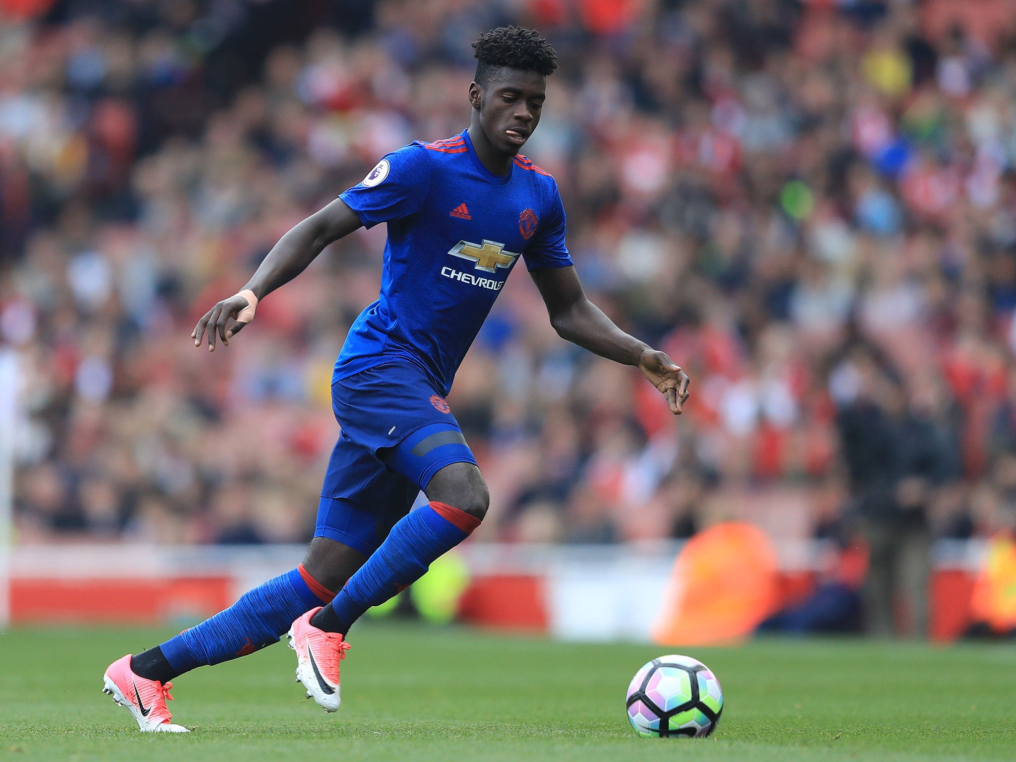 Axel Tuanzebe in action for United