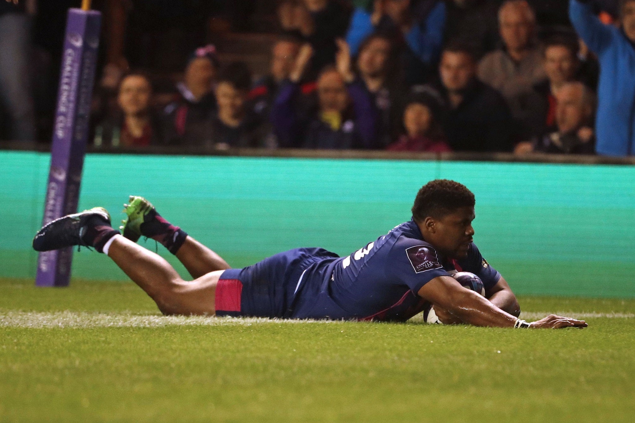 Jonathan Danty dives over for Stade's second try