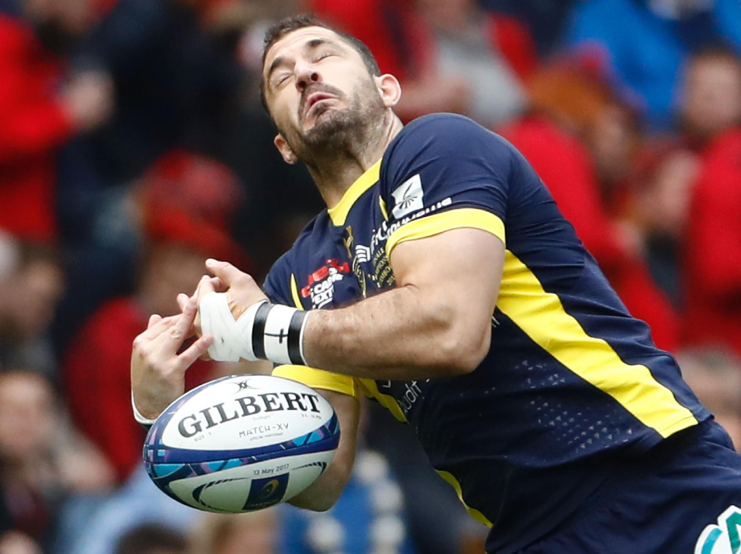 Showed impressive footwork to get himself out of trouble when collecting the high ball but he could not stem the wave of pressure coming his way. Failure to collect the ball when chiped behind proved costly.