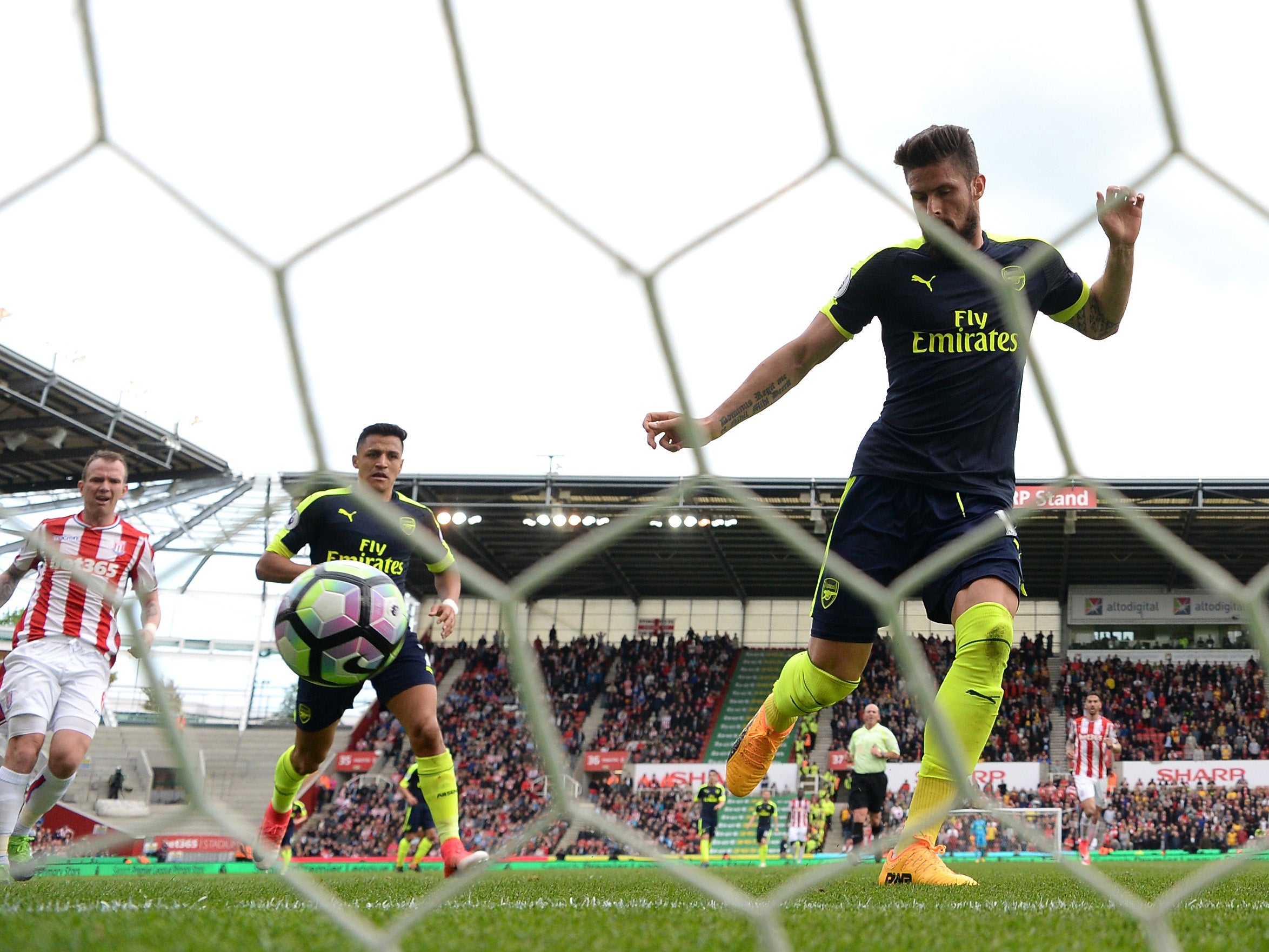 Giroud scored his 11th and 12th Premier League goal of the season