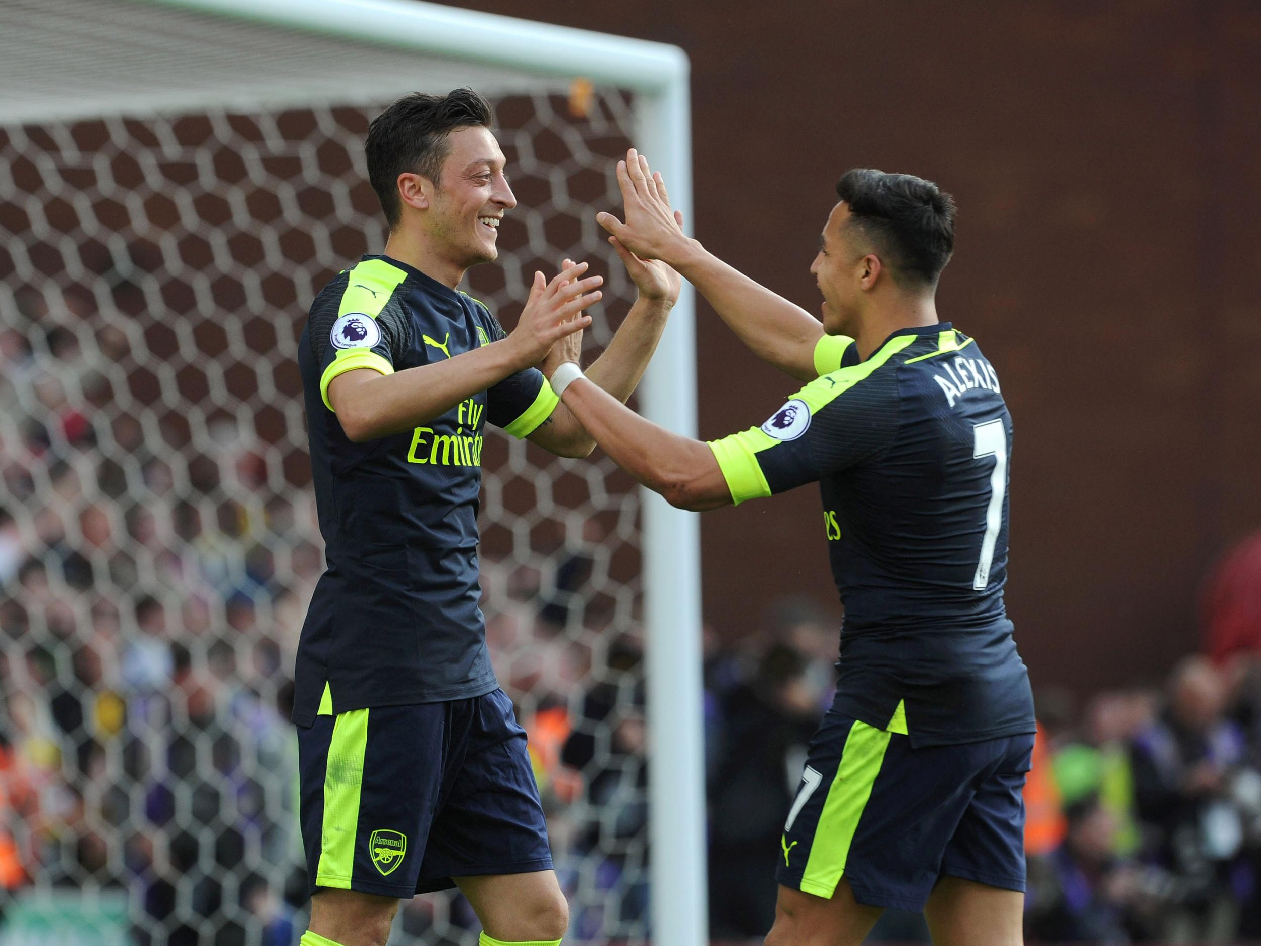 &#13;
Ozil and Sanchez's futures remain firmly up in the air &#13;