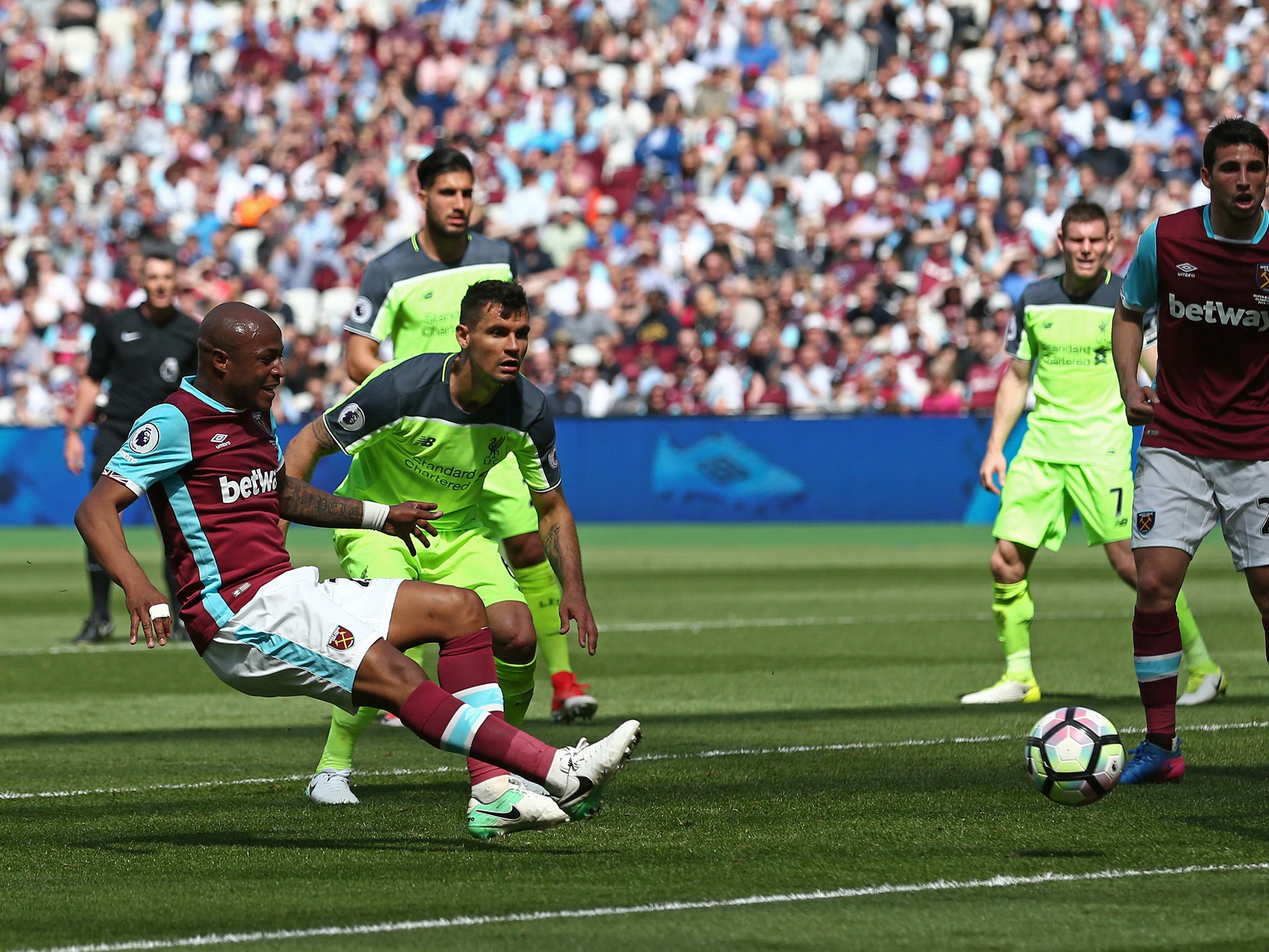 Andre Ayew hit the ball against the upright twice in quick succession