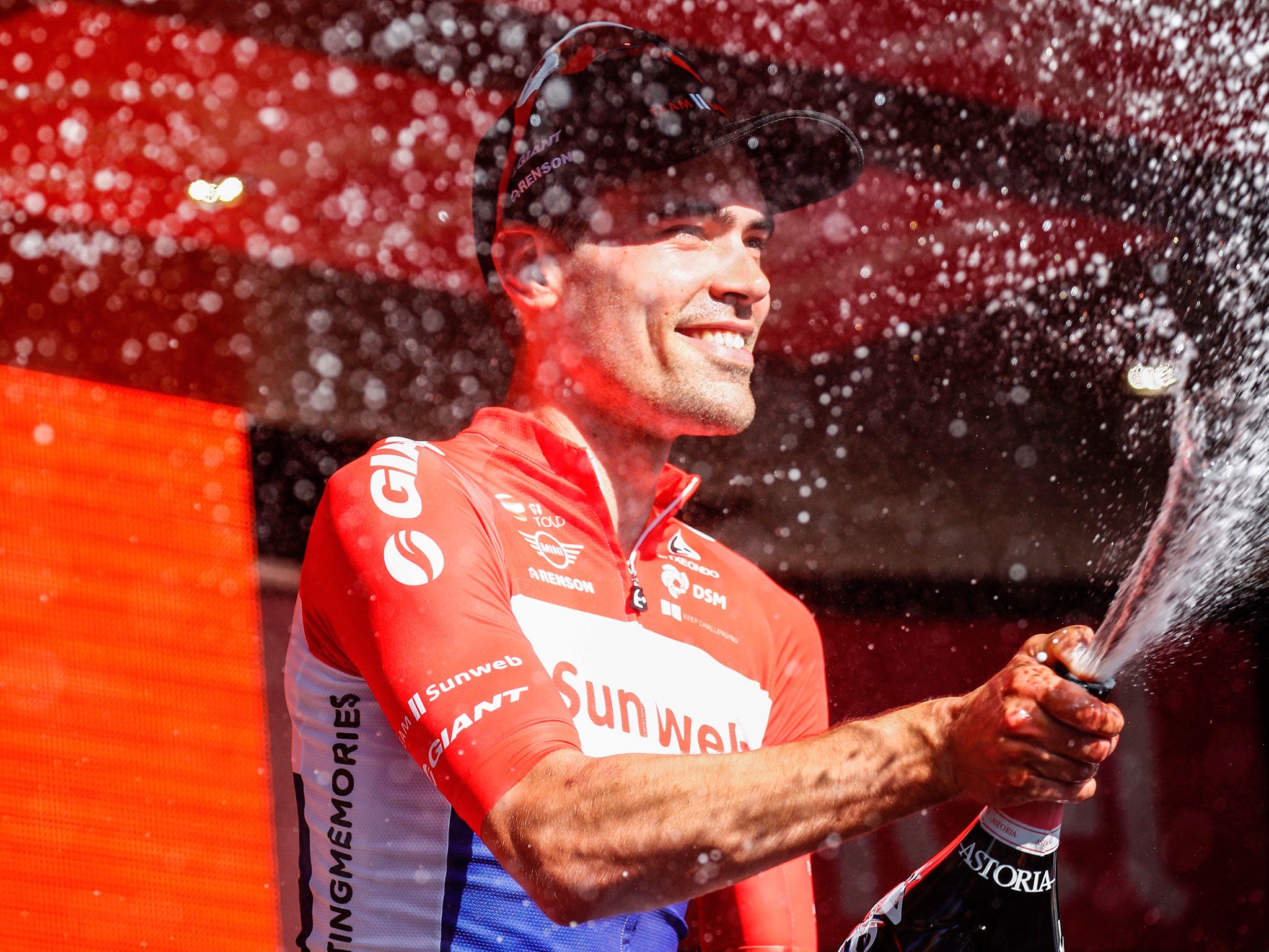 Tom Dumoulin celebrates victory in the stage 10 time-trial