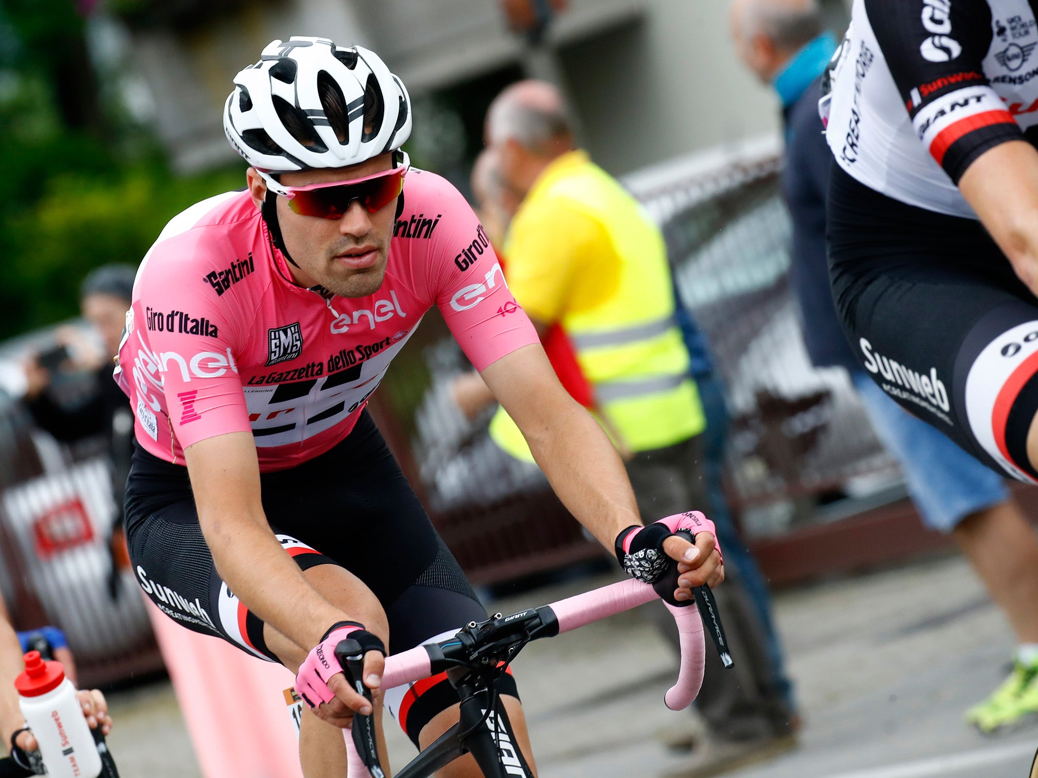 Holland's Dumoulin retains the pink jersey for now