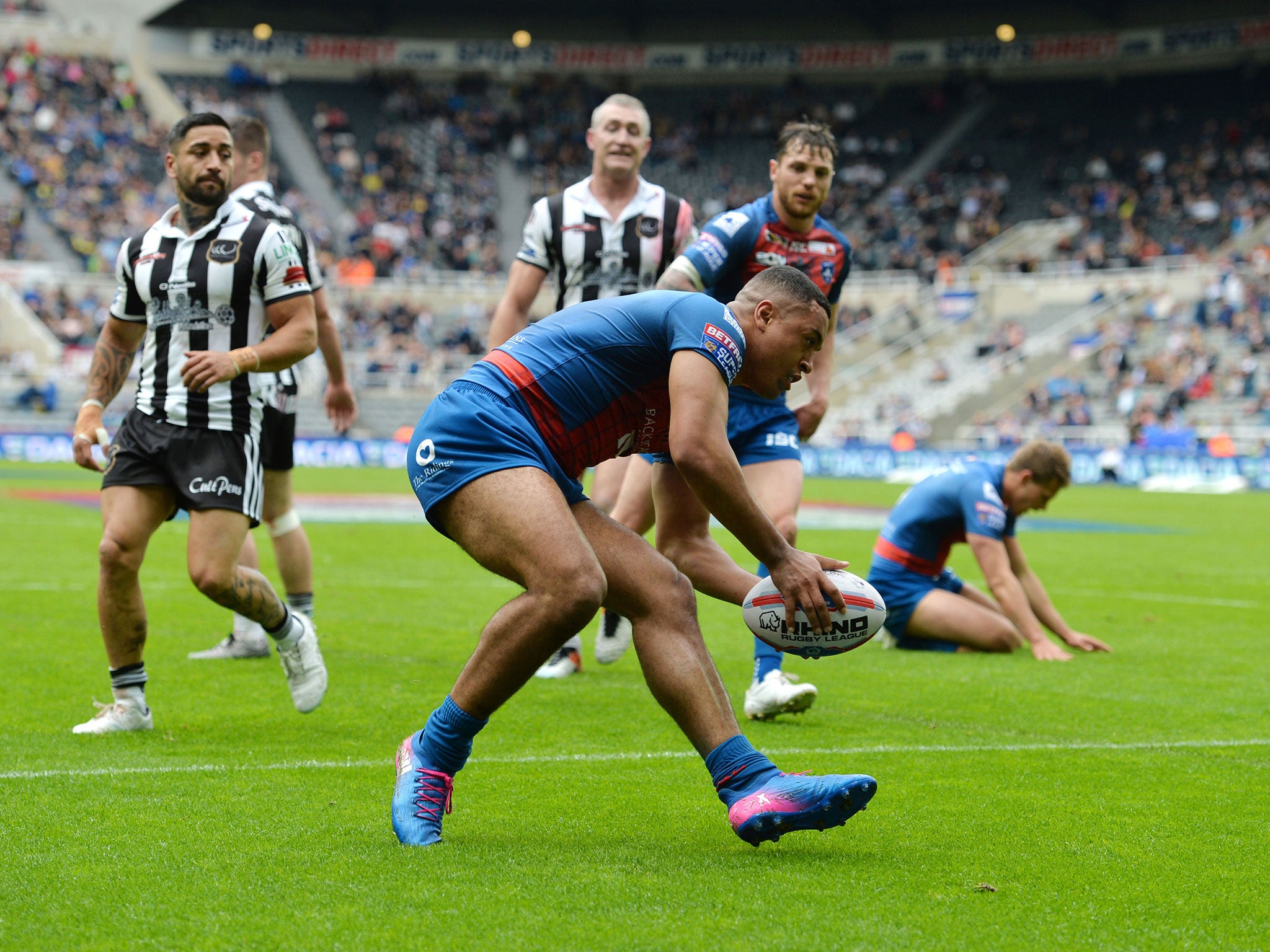 Reece Lyne touches down to score for Wakefield