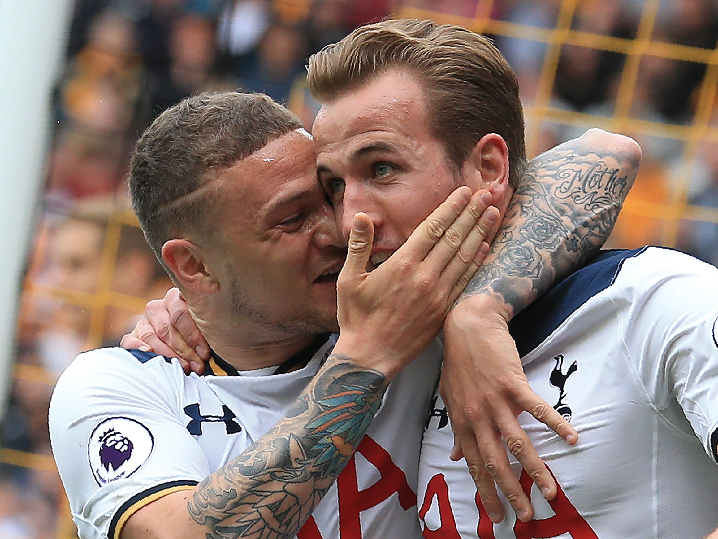 Trippier congratulates Kane after his second (Getty)