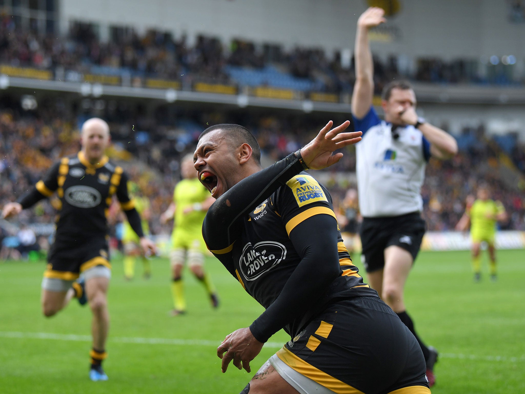 Kurtley Beale will miss out after suffering a hamstring injury