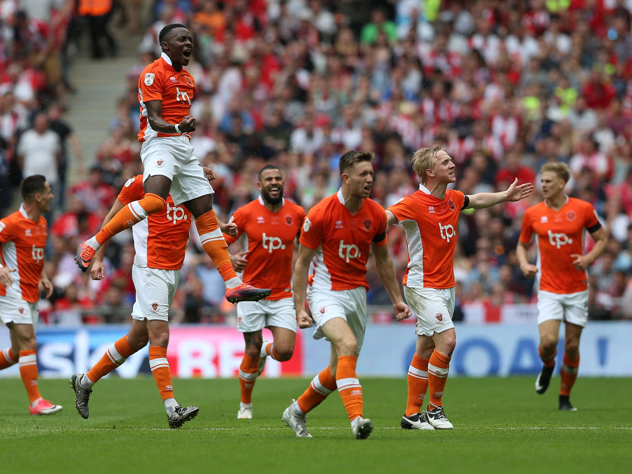 Mark Cullen (second right) clinched the winning goal