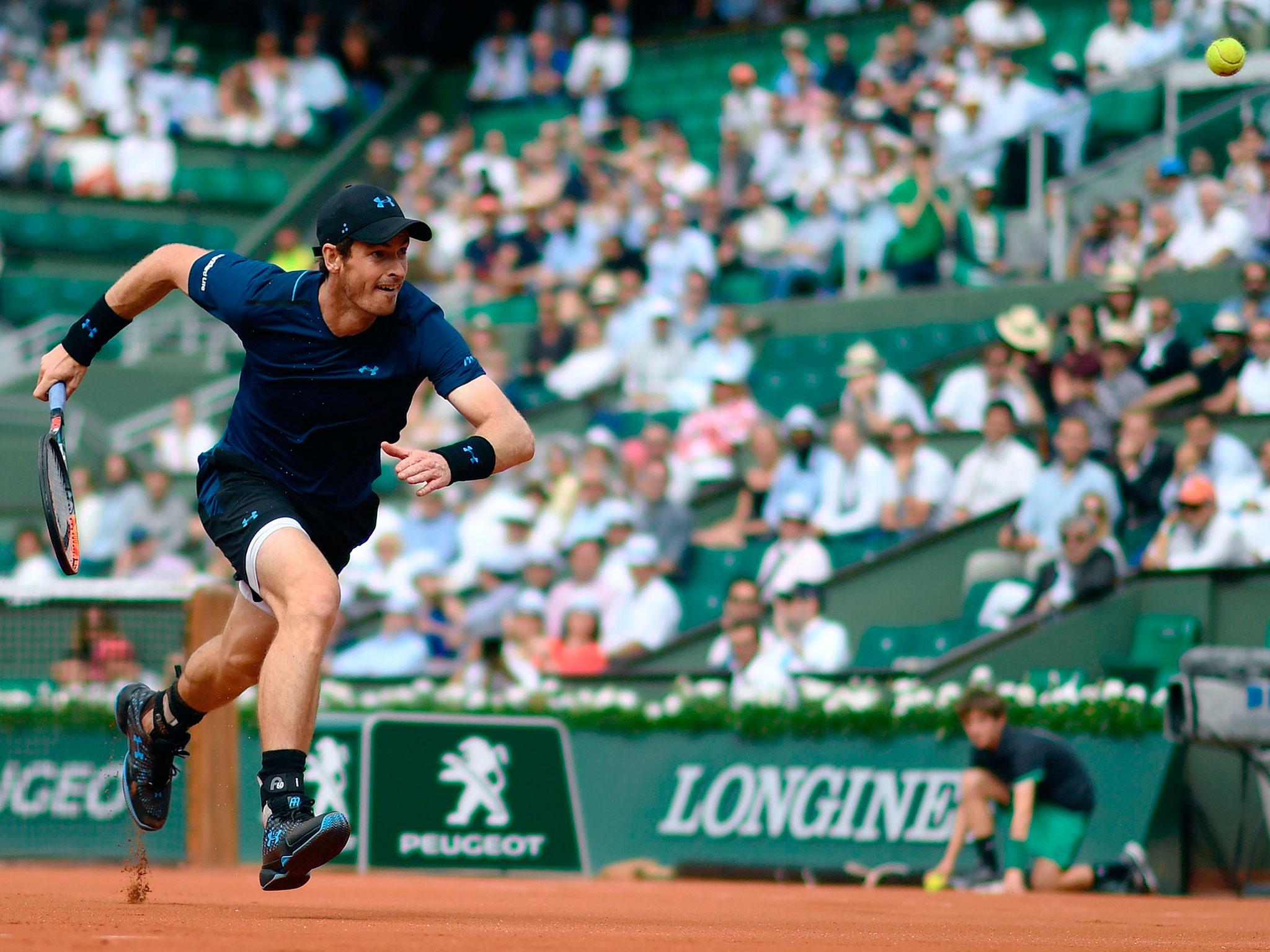 Andy Murray rushes to meet a drop-shot