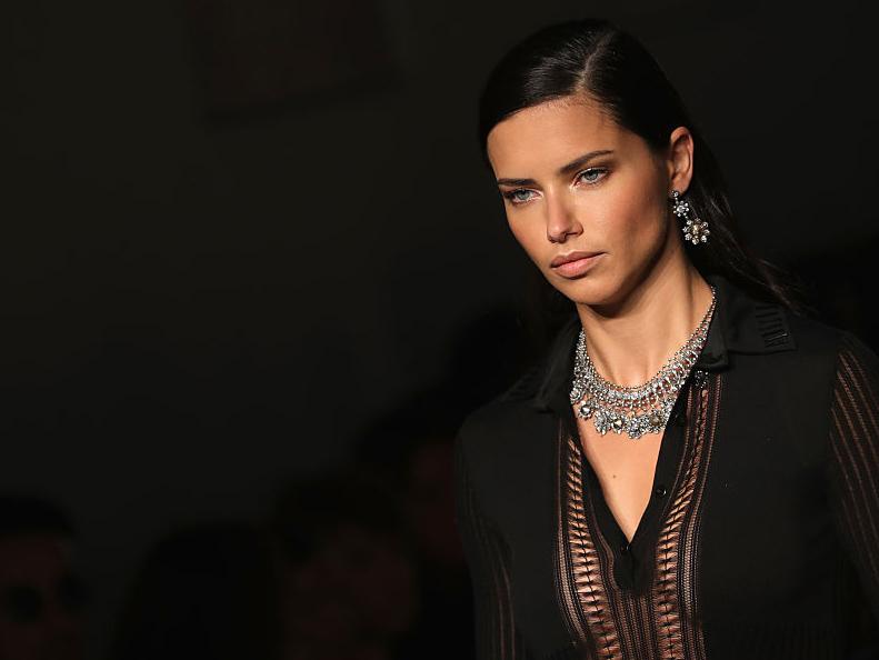 Bottega Veneta blended a neutral taupe shade into model’s faces