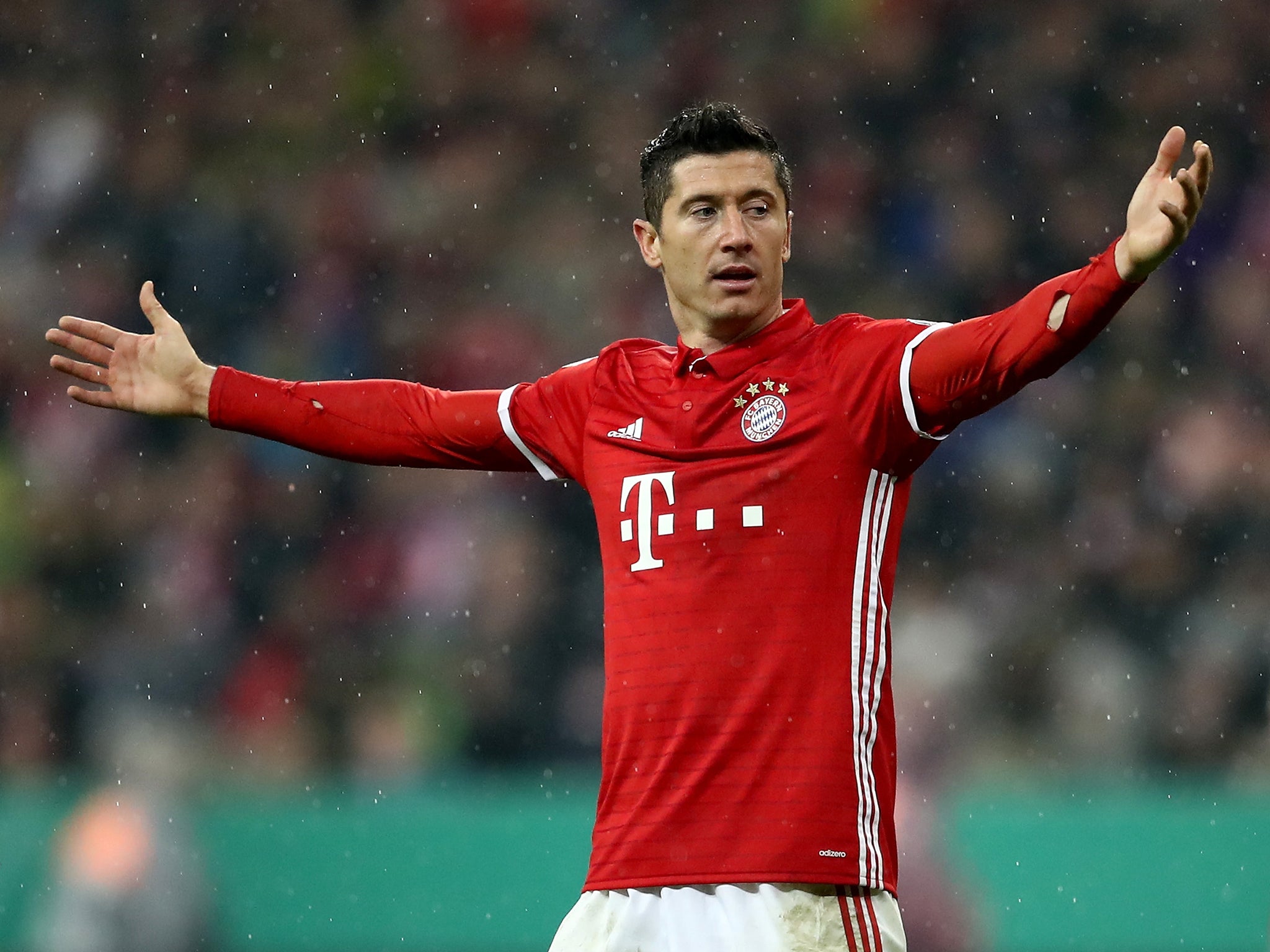 Lewandoski thinks his team-mates should have helped him more