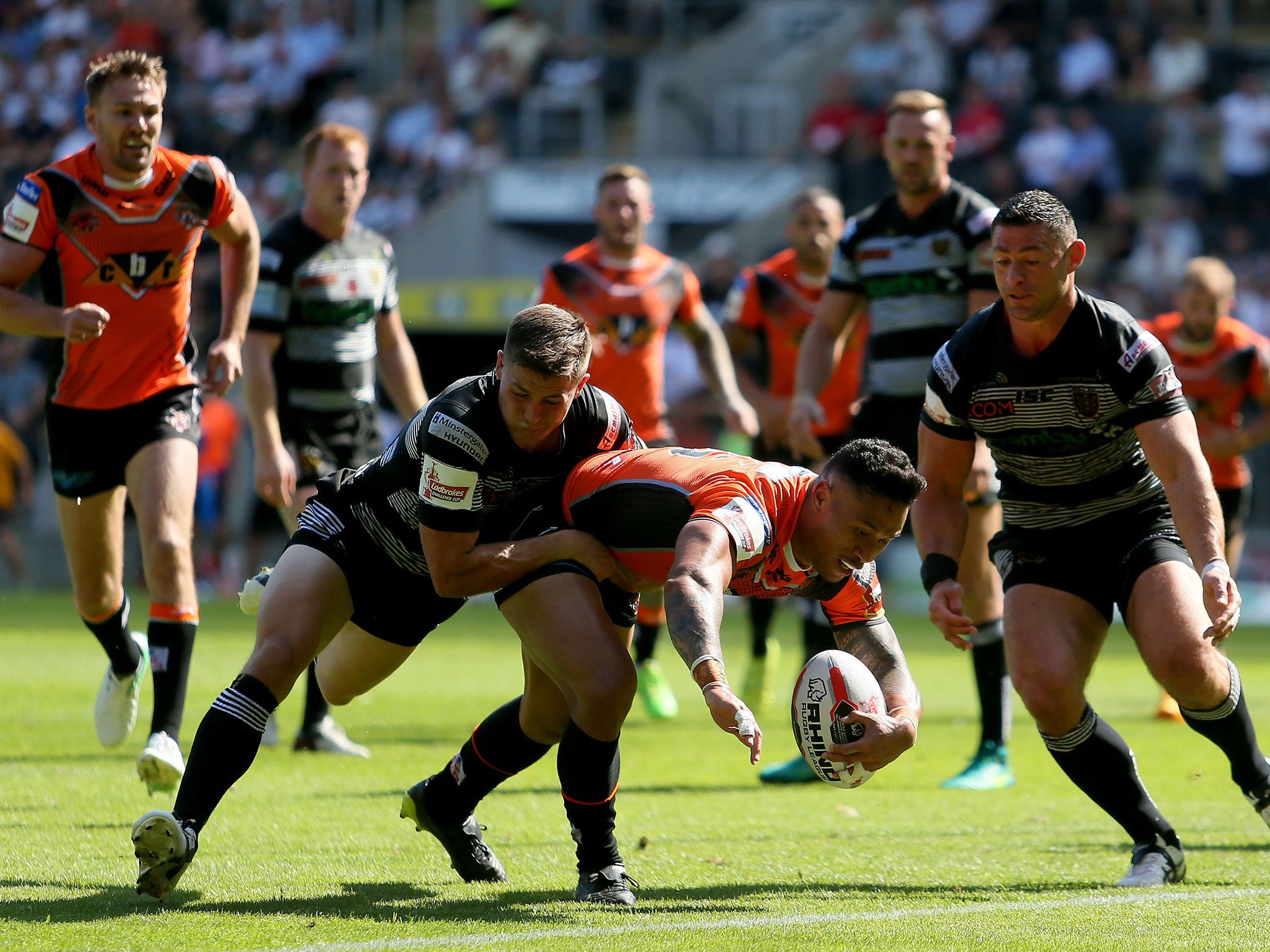 Ben Roberts touches down to score for Castleford