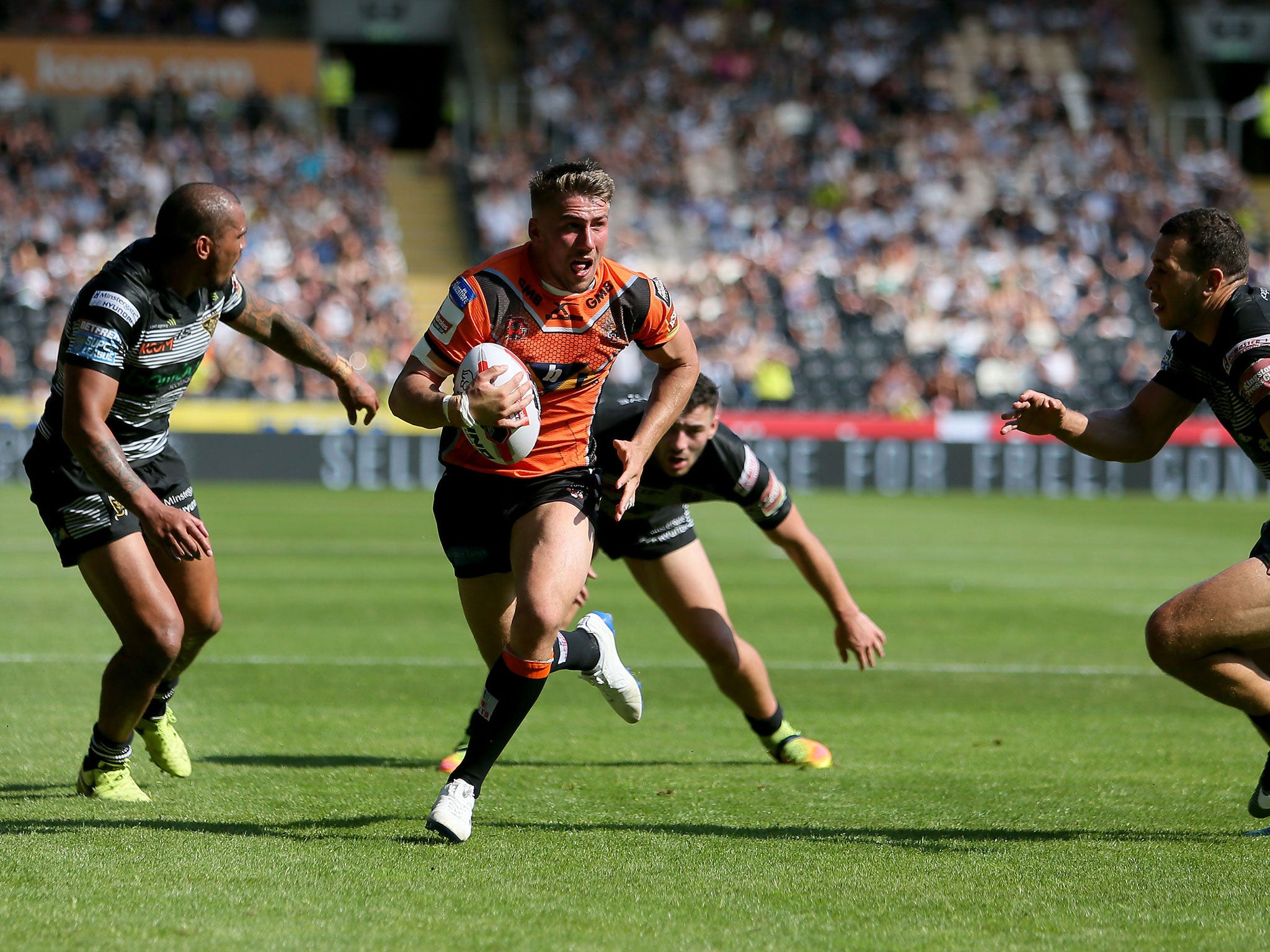 Greg Minikin bursts through the Hull defence to score for Castleford