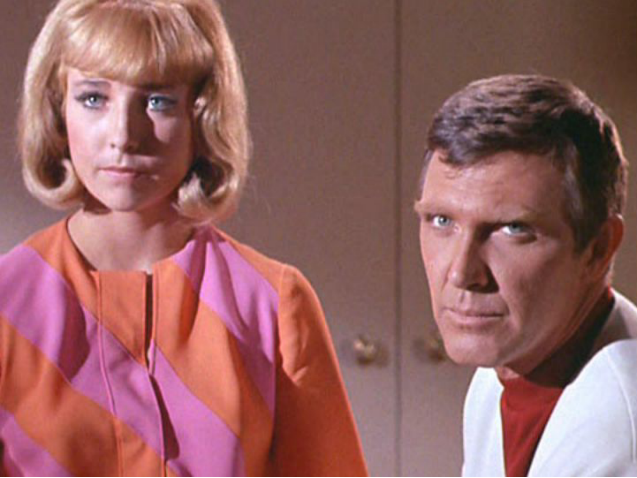 Roberta Lincoln (Teri Garr) and Gary Seven (Robert Lansing) in the original 'Star Trek' television series 'Assignment: Earth'