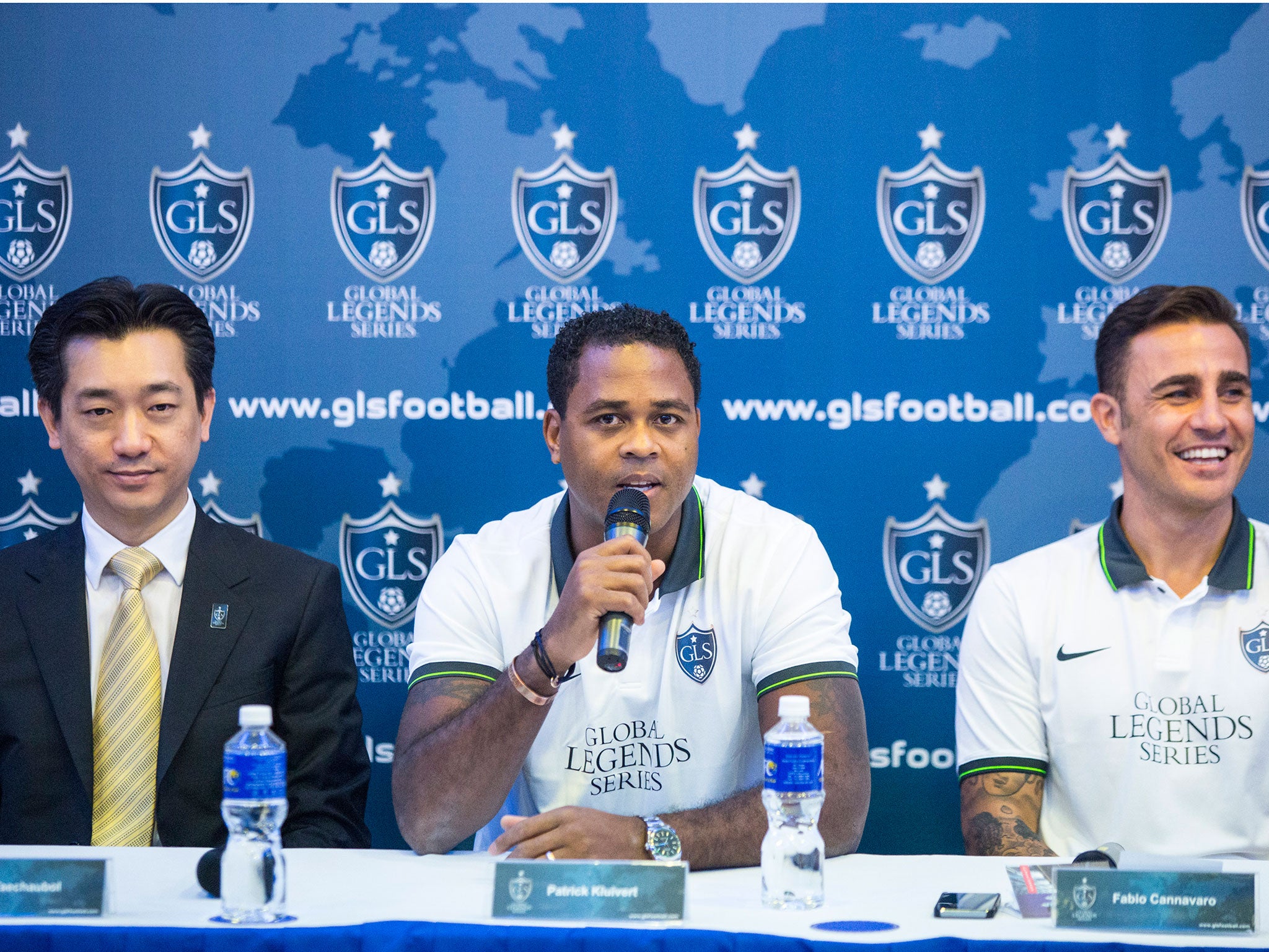 Mr Bee Taechaubol (left) at a Global Legend Series in Kuala Lumpur, 2014