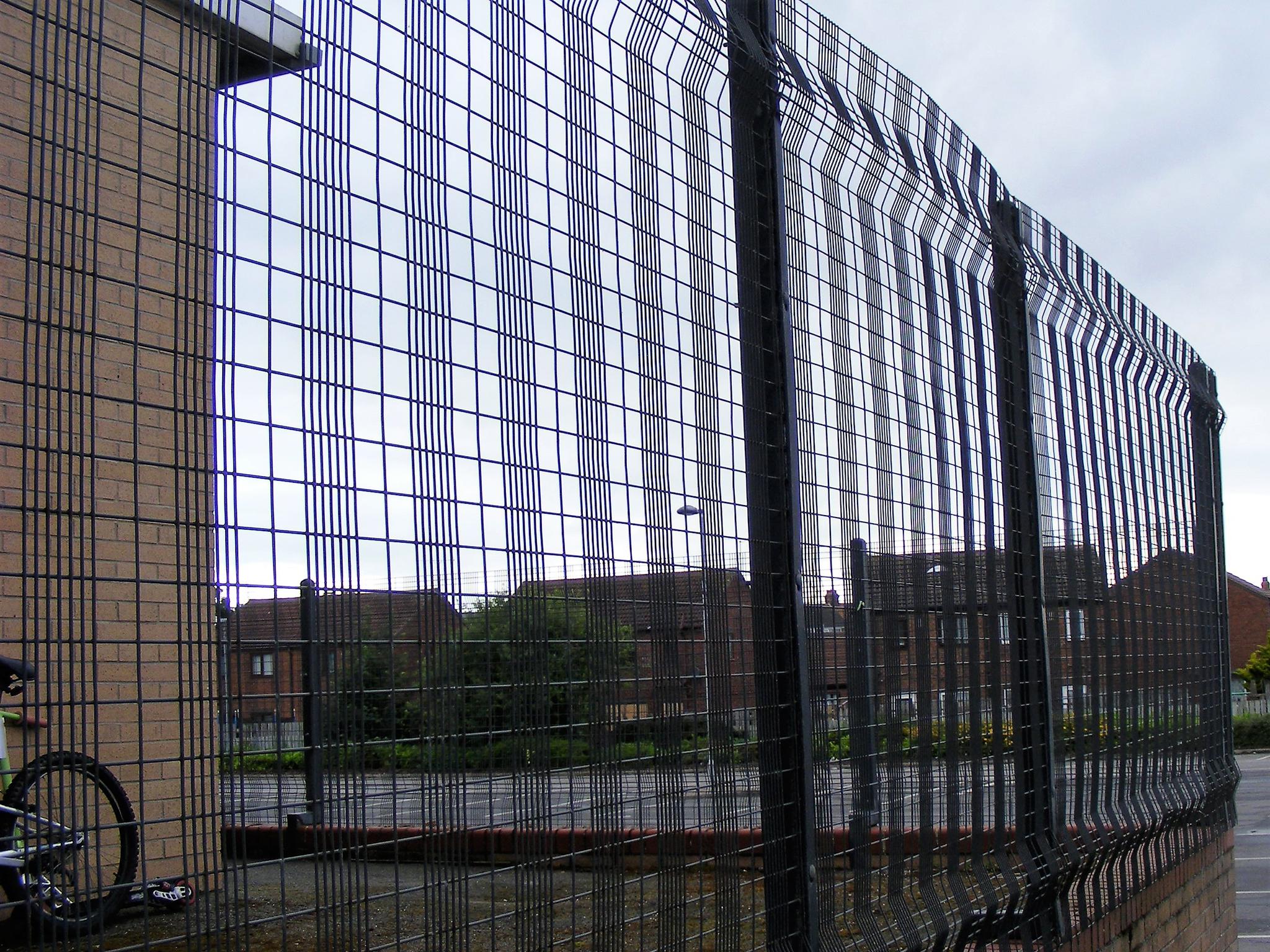 No escape: the aesthetics of excessive fencing risk damaging the morale of pupils and teachers alike