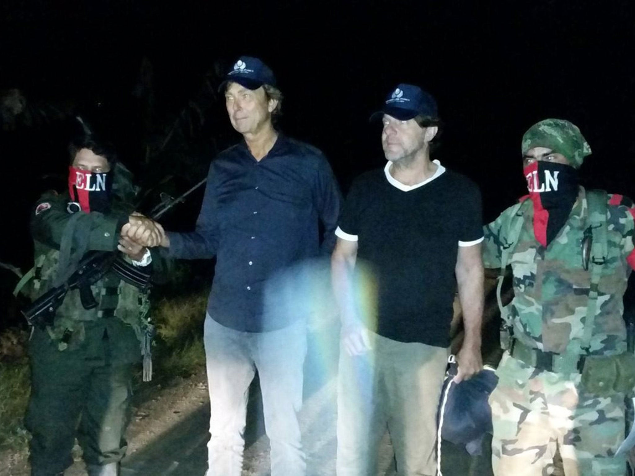 Dutch journalists Derk Johannes Bolt (2-L) and his cameraman, Eugenio Ernest Marie Follender (2-R), with ELN guerillas during the journalists' release