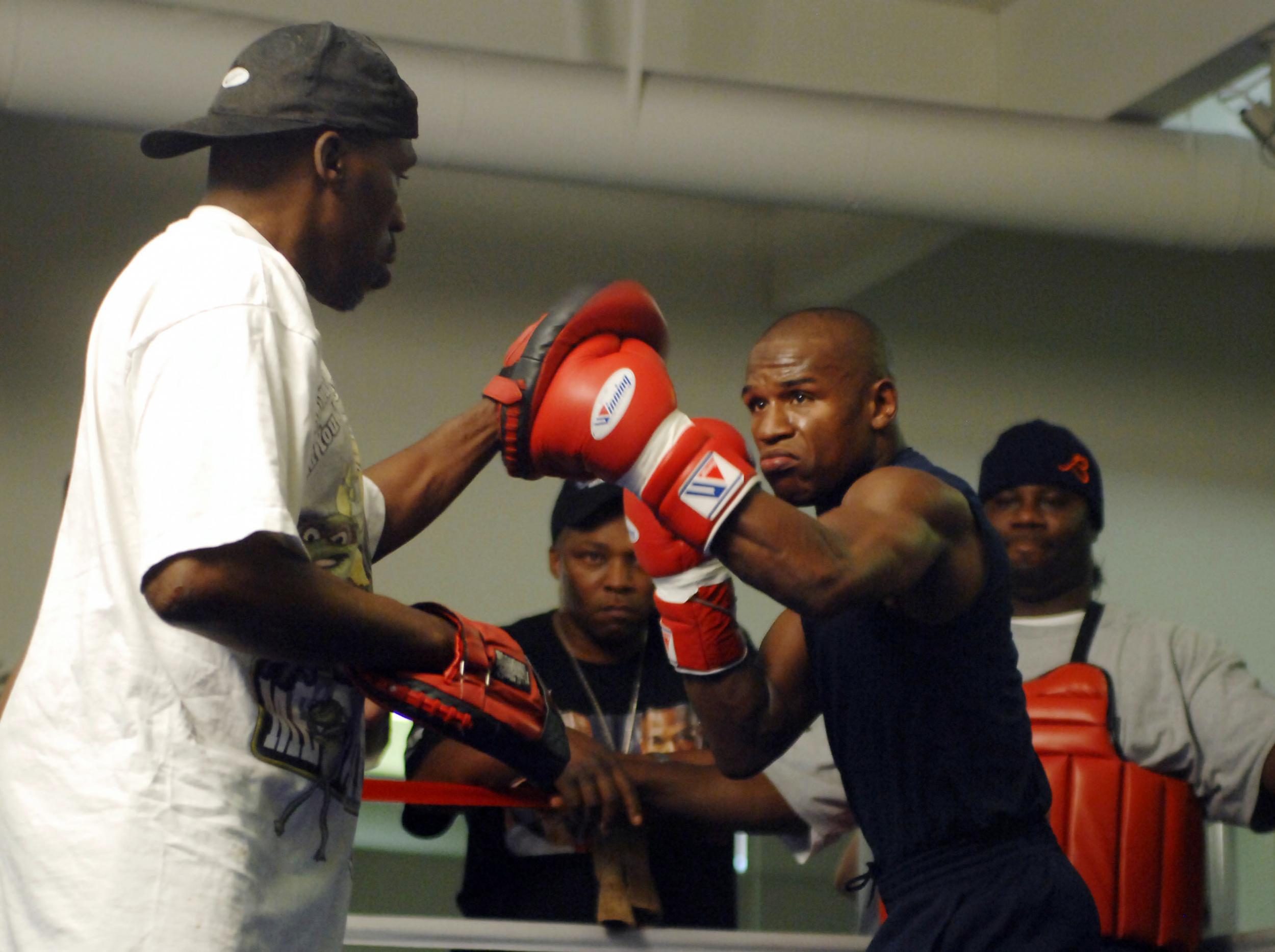 Mayweather's sparring sessions have not been going as well