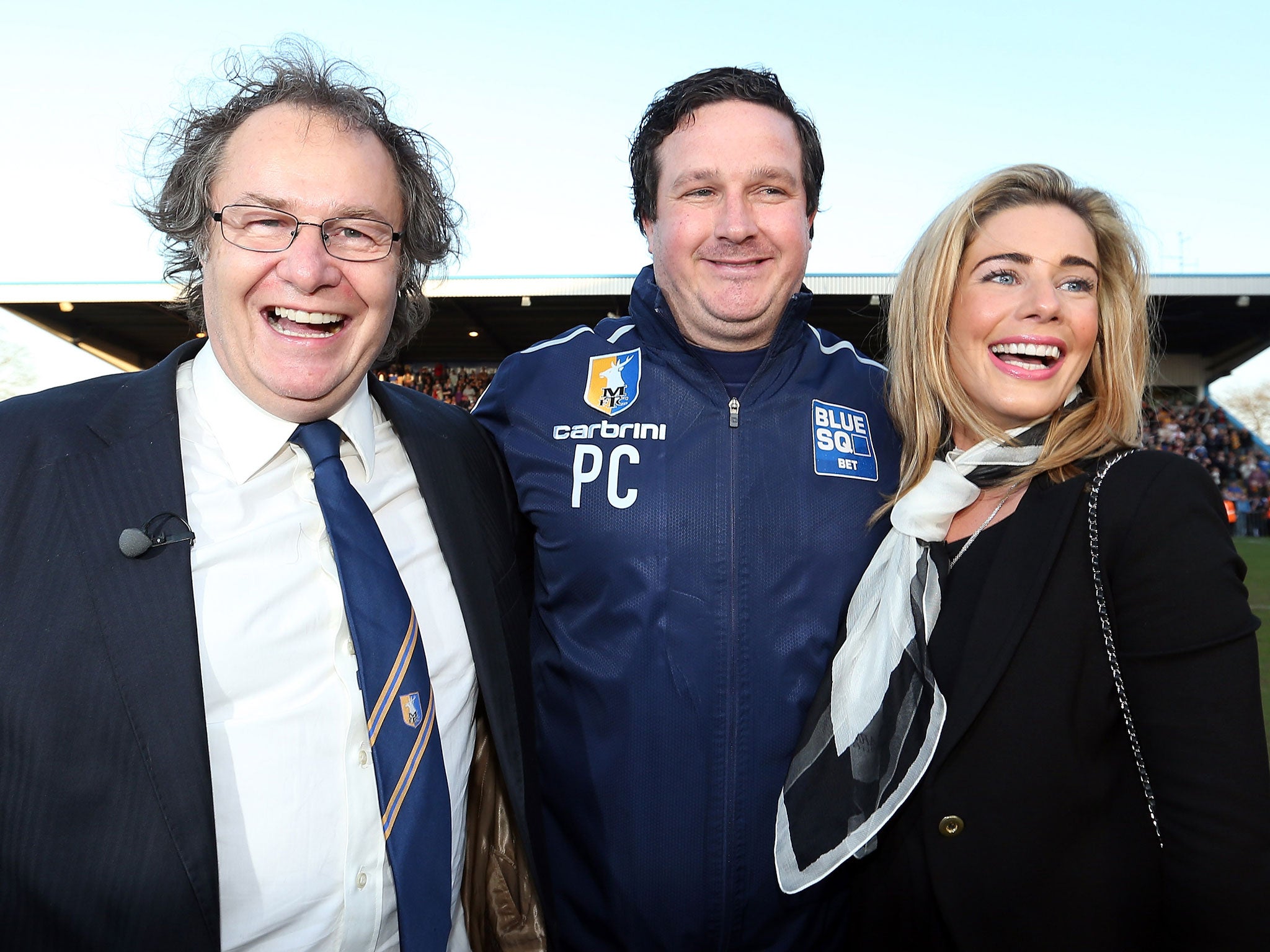 Carolyn Raford with her husband, John (L), and Mansfield Town manager Paul Cox (C)