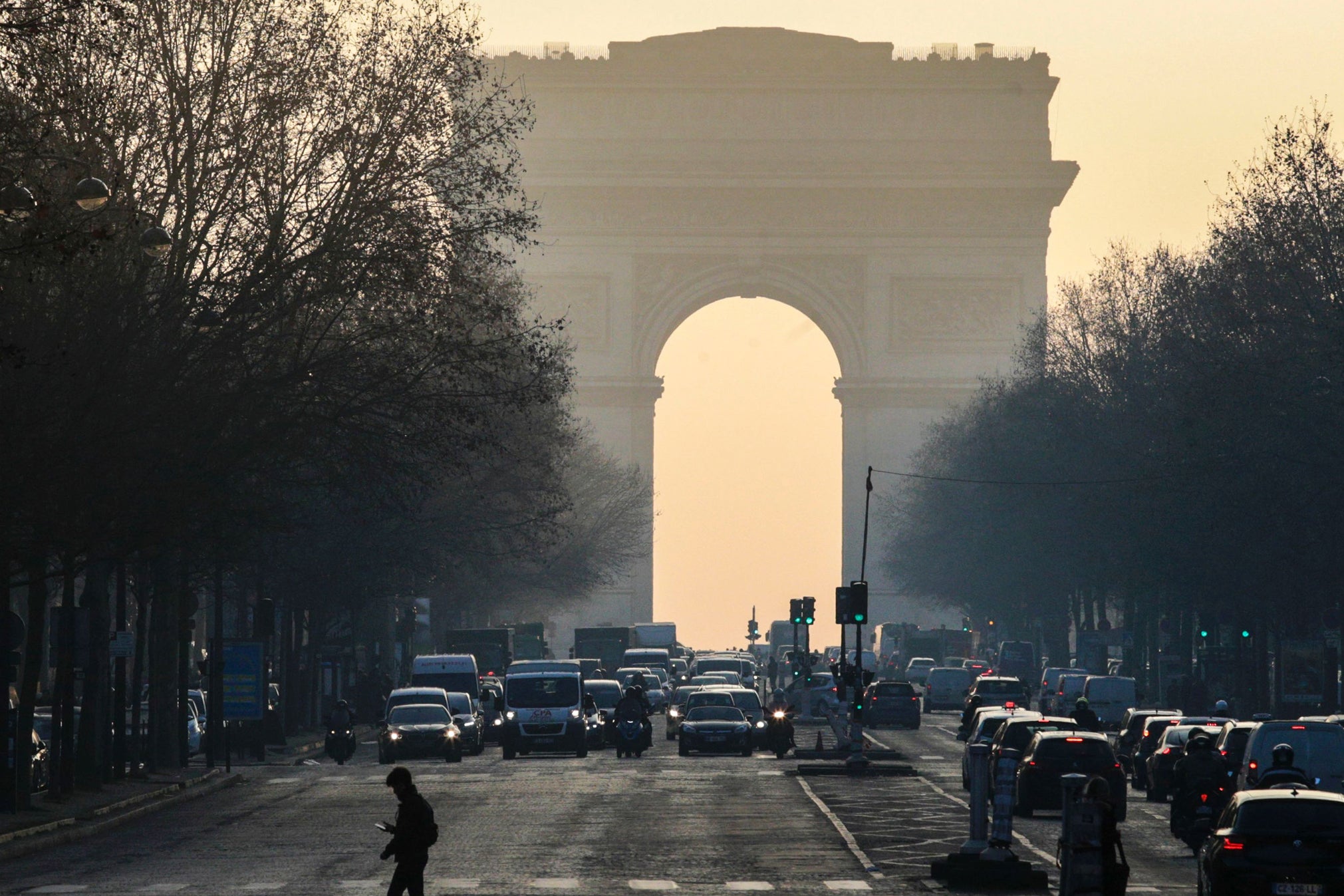 Driving in Paris? You’ll need a special sticker, otherwise expect a fine...