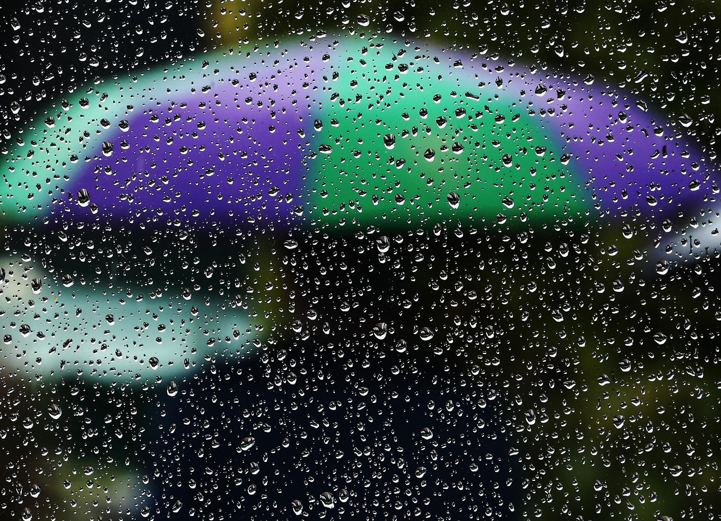 It looks set to be a wet day at Wimbledon