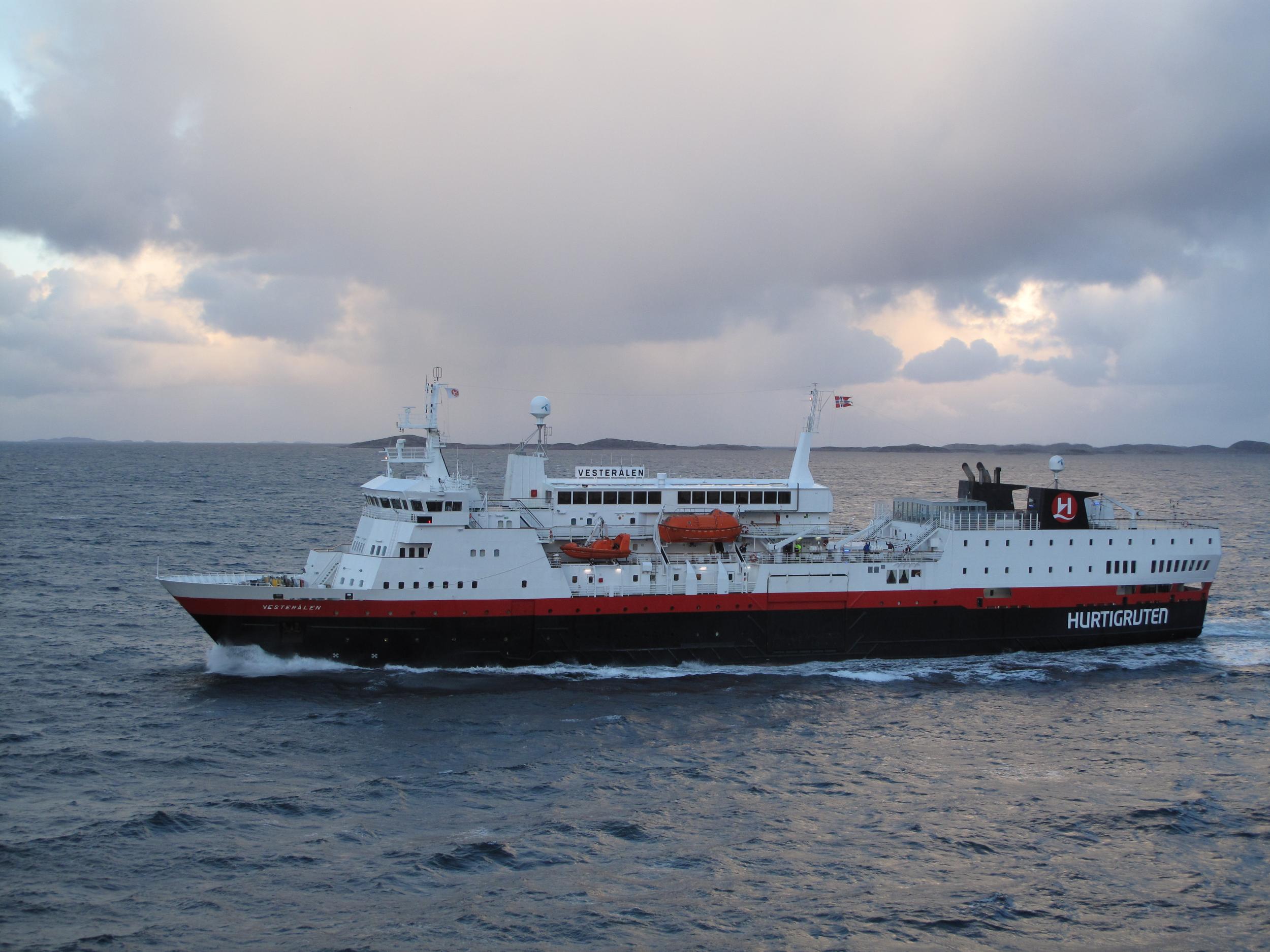 Specs ahoy: Scandi cruise firm Hurtigruten gives punters a taste of what to expect with VR goggles