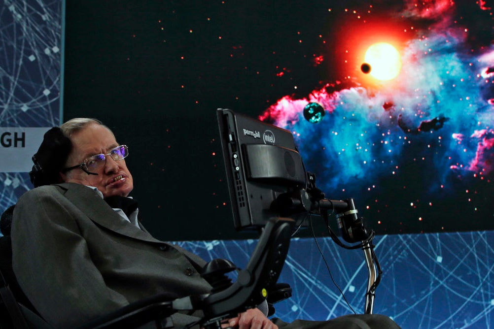 Stephen Hawking announces the exploration initiative, ‘Breakthrough Starshot’