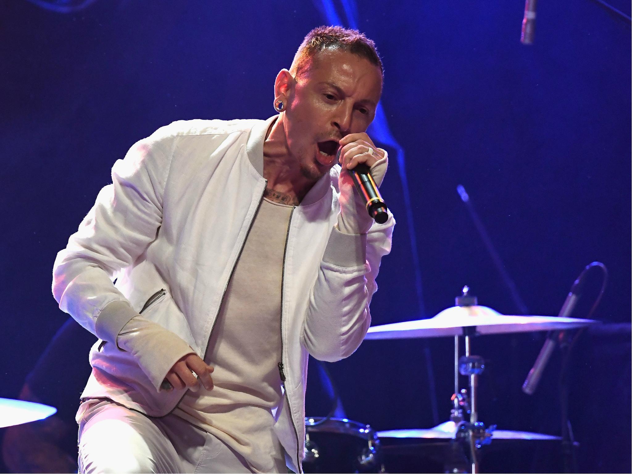 Musician Chester Bennington performs with the Hellcat Saints at the 2016 Rhonda's Kiss Benifit honoring Johnny Depp at El Rey Theatre on 3 November 2016 in Los Angeles, California