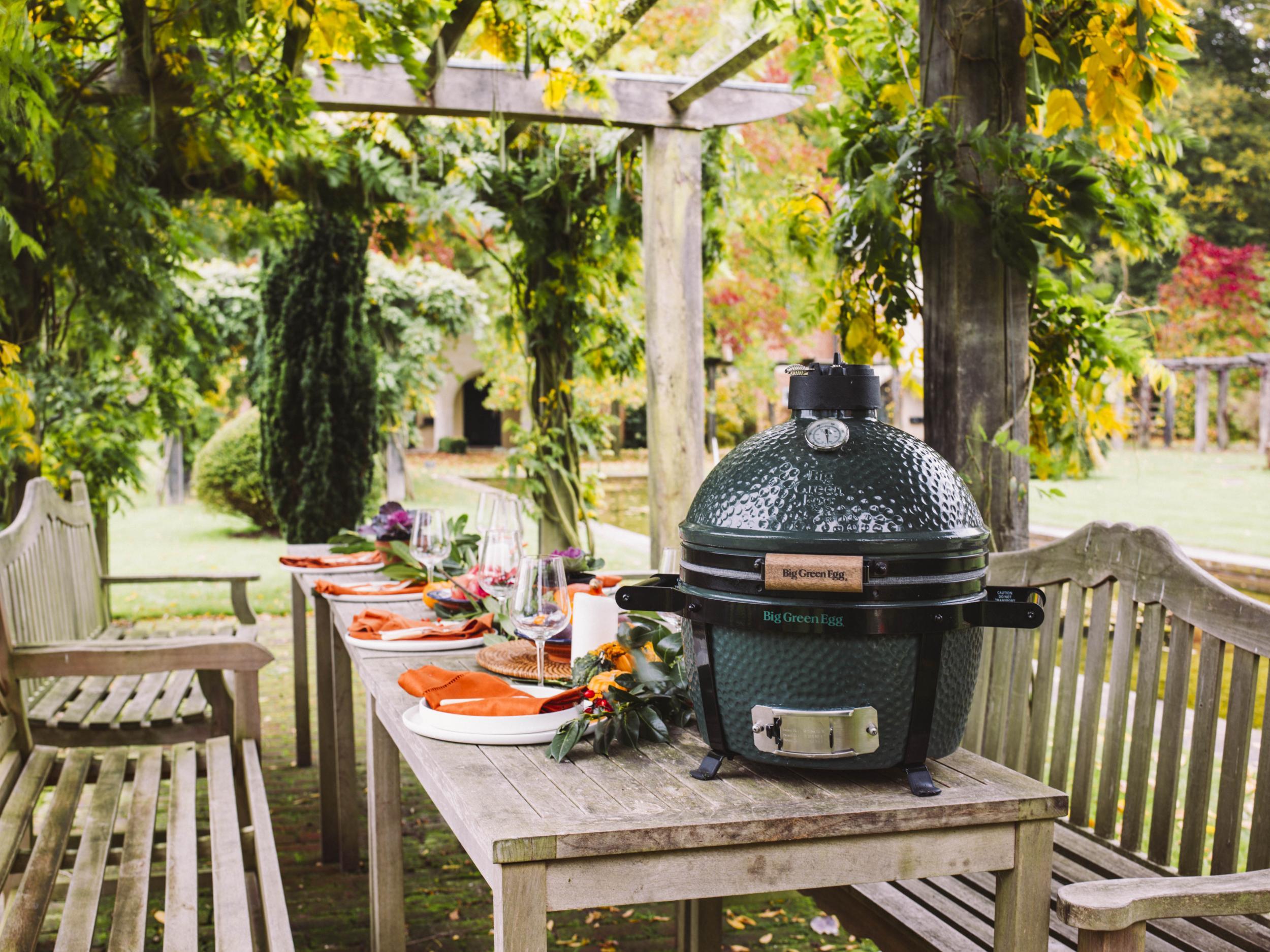 This charcoal-based ceramic cooker that can grill, roast, smoke and bake pizzas