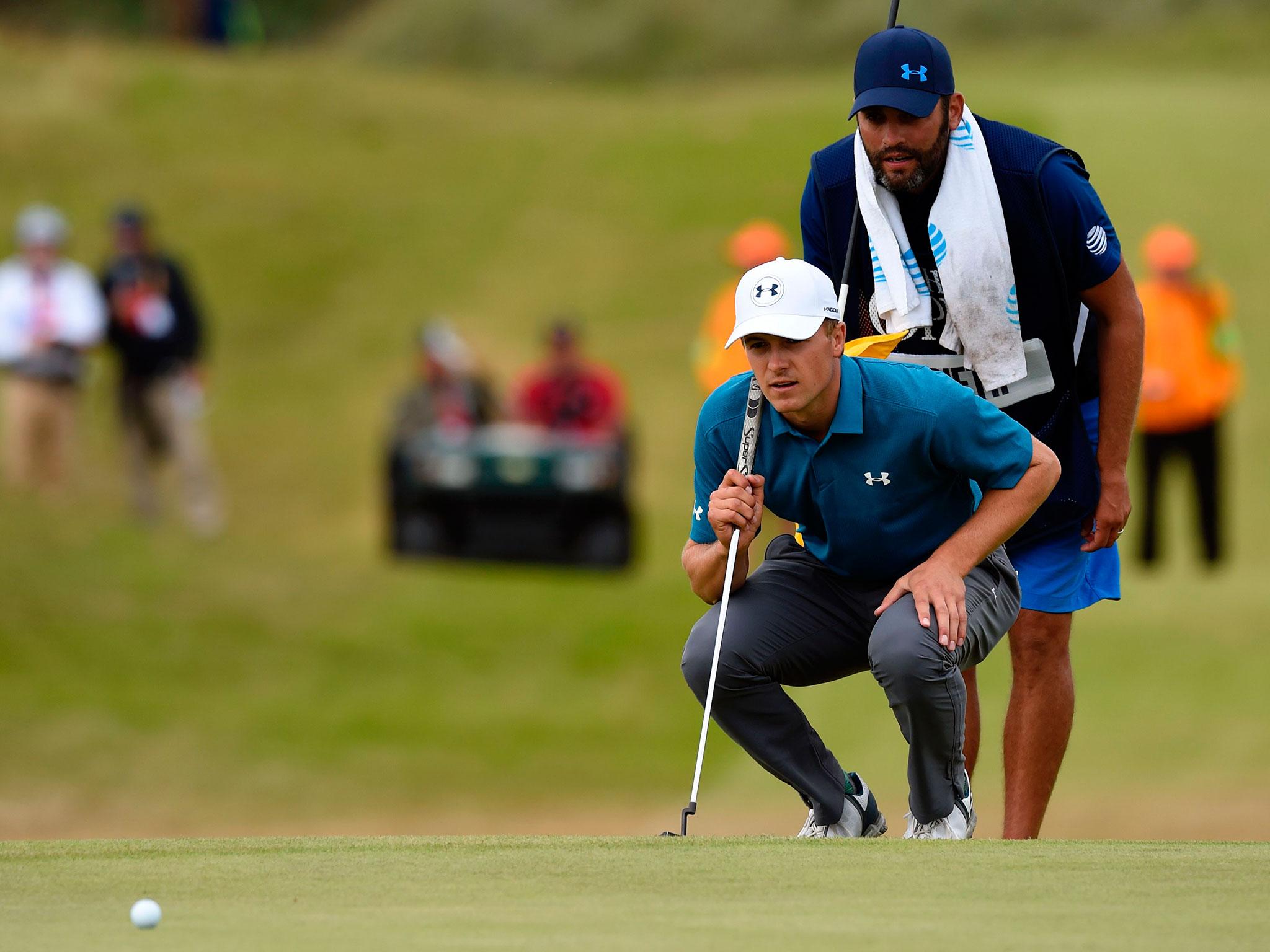 &#13;
Greller looks on as Spieth weighs up his putt &#13;