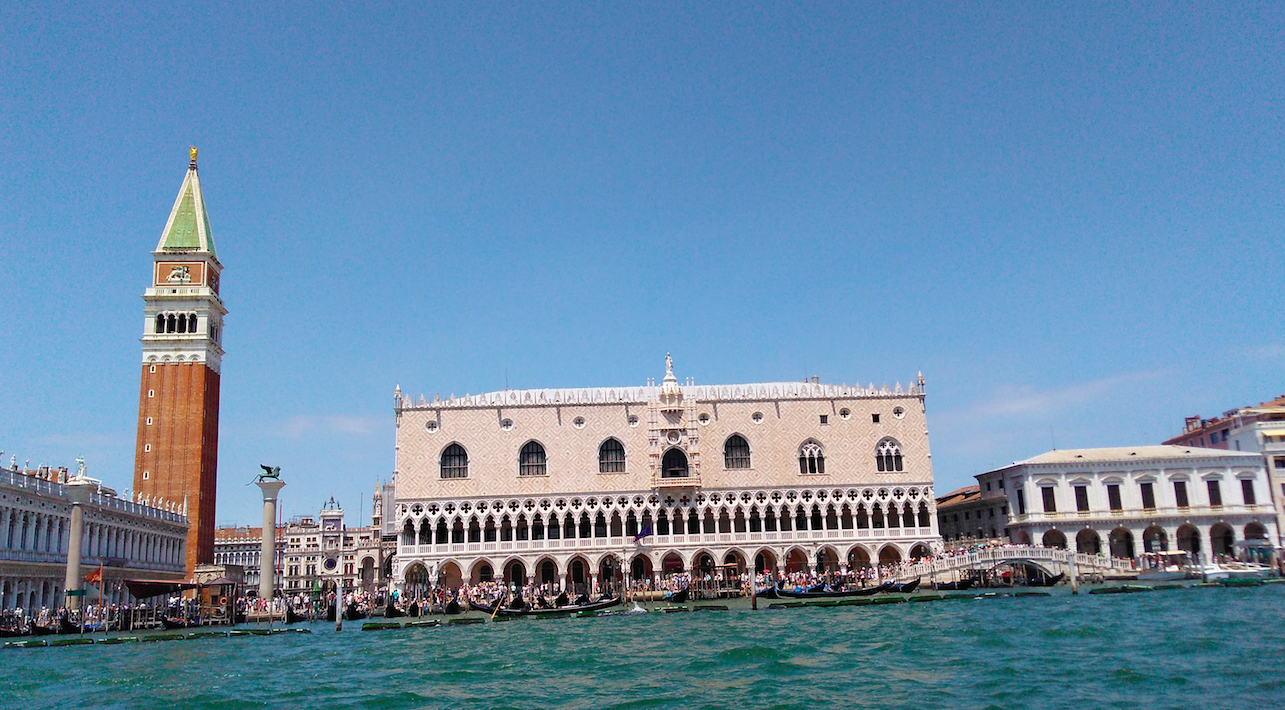 Swimming in the canals of Venice will now net you a €450 fine