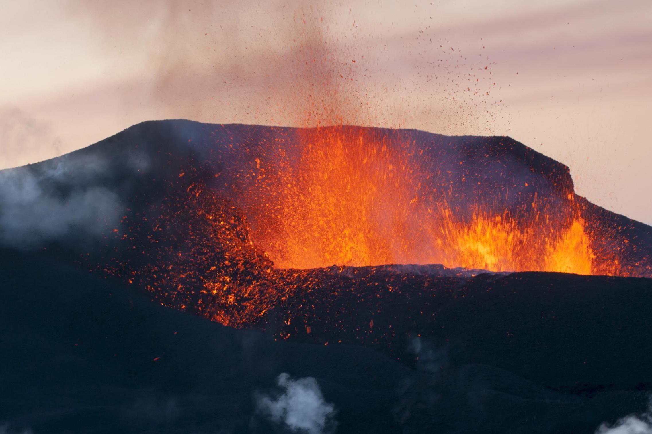 Eruption of the Fimmvoerduhals Volcano, between Myrdalsjoekull and Eyjafjallajoekull, Highland, Iceland 2010