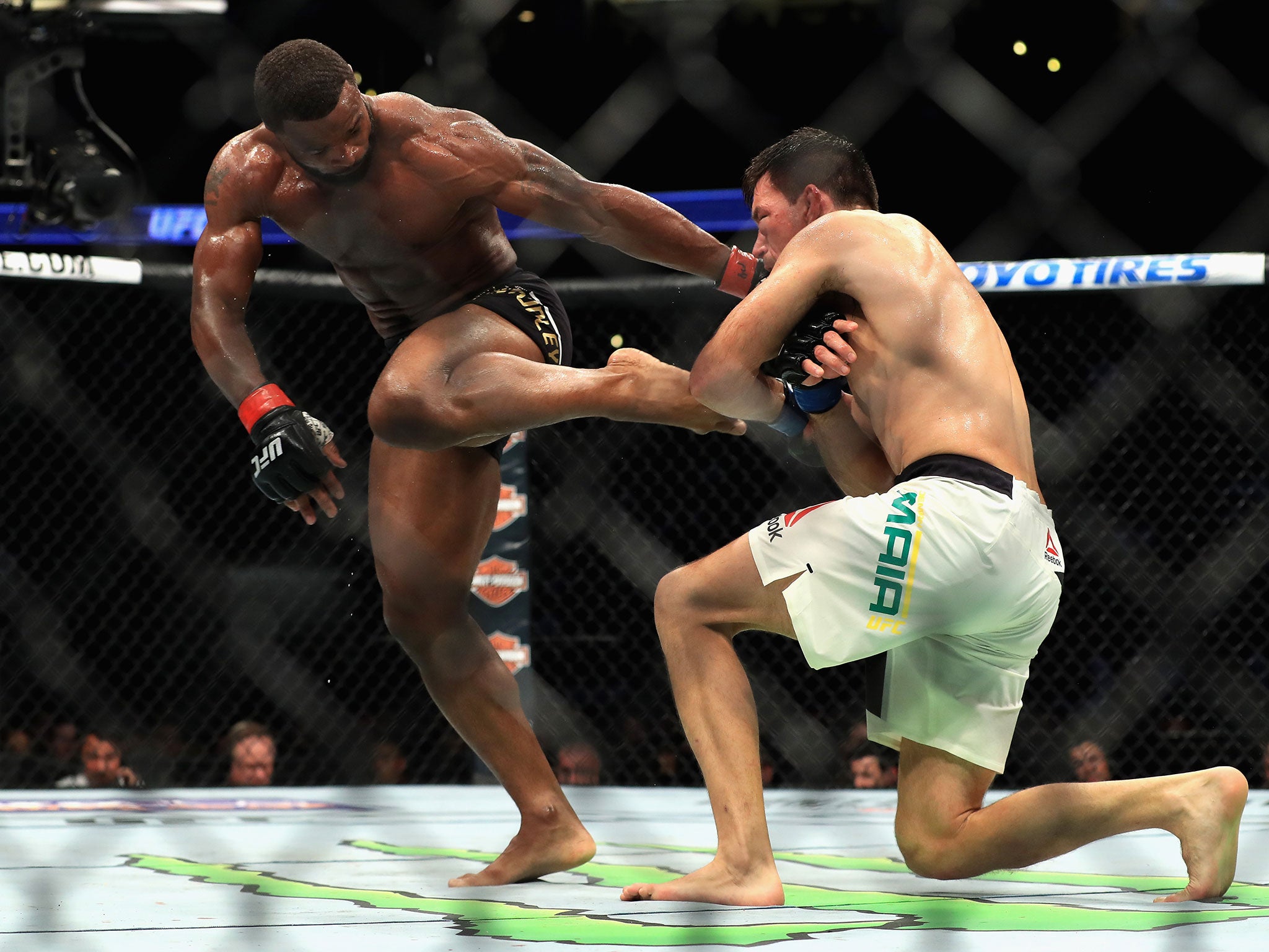 Tyron Woodley faced another chorus of boos despite beating Demian Maia to retain his title