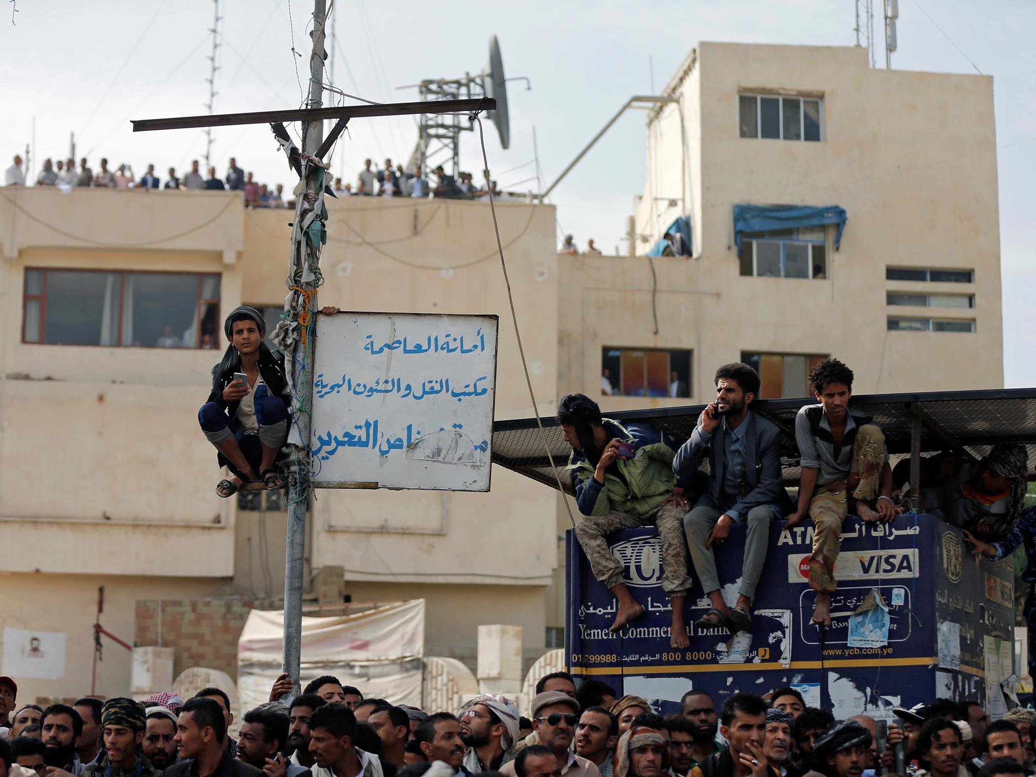 People gather to watch the execution of Muhammad al-Maghrabi with many taking pictures and filming the scene (REUTERS/Khaled Abdullah )