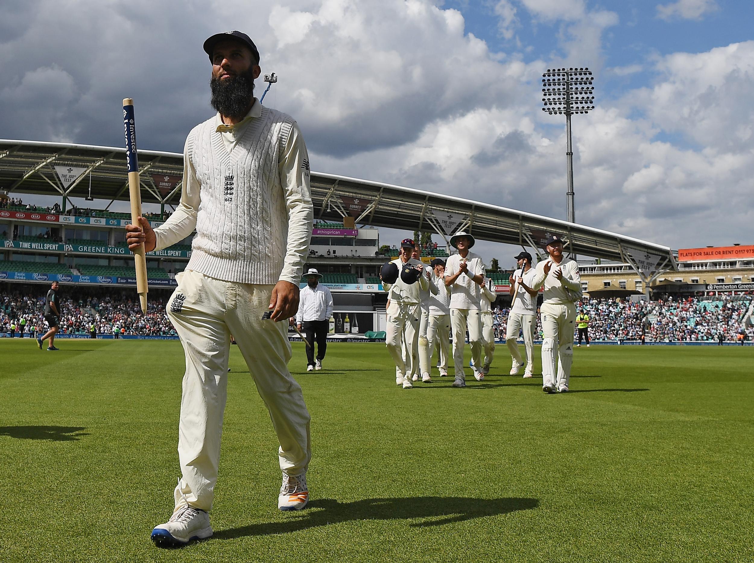 &#13;
Ali takes the plaudits of his teammates after his match-winning spell &#13;