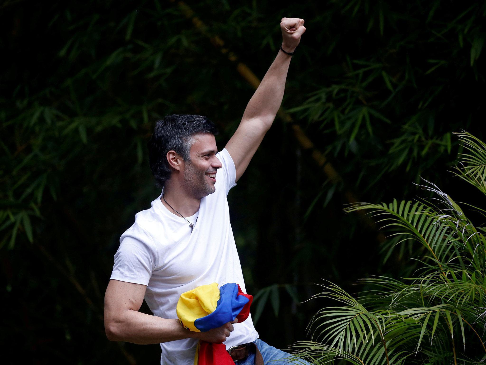 Venezuelan opposition leader Leopoldo Lopez, who was granted house arrest after more than three years in jail, salutes supporters in Caracas (Reuters/Andres Martinez Casares)