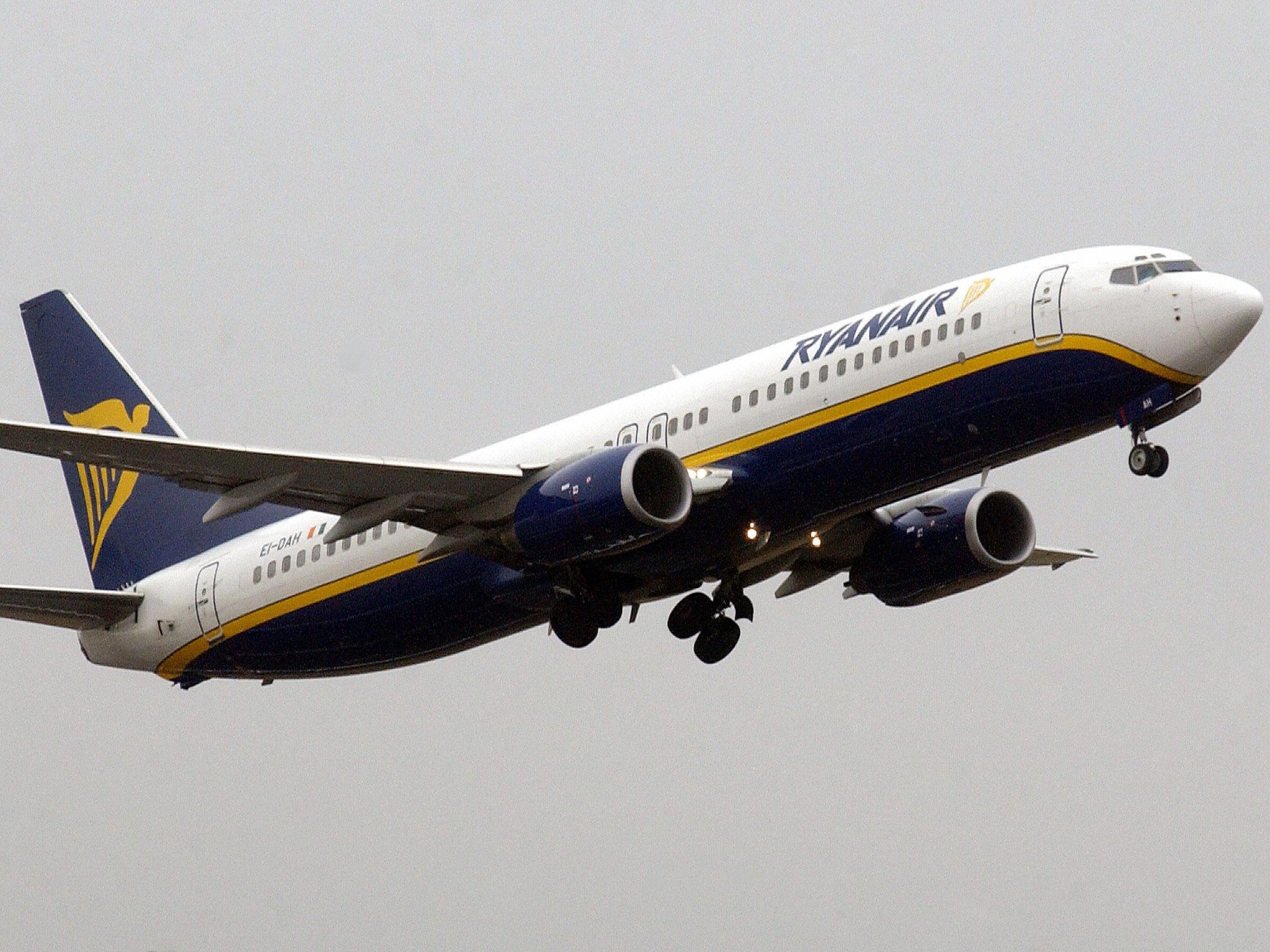 Ryanair calls for ban on booze