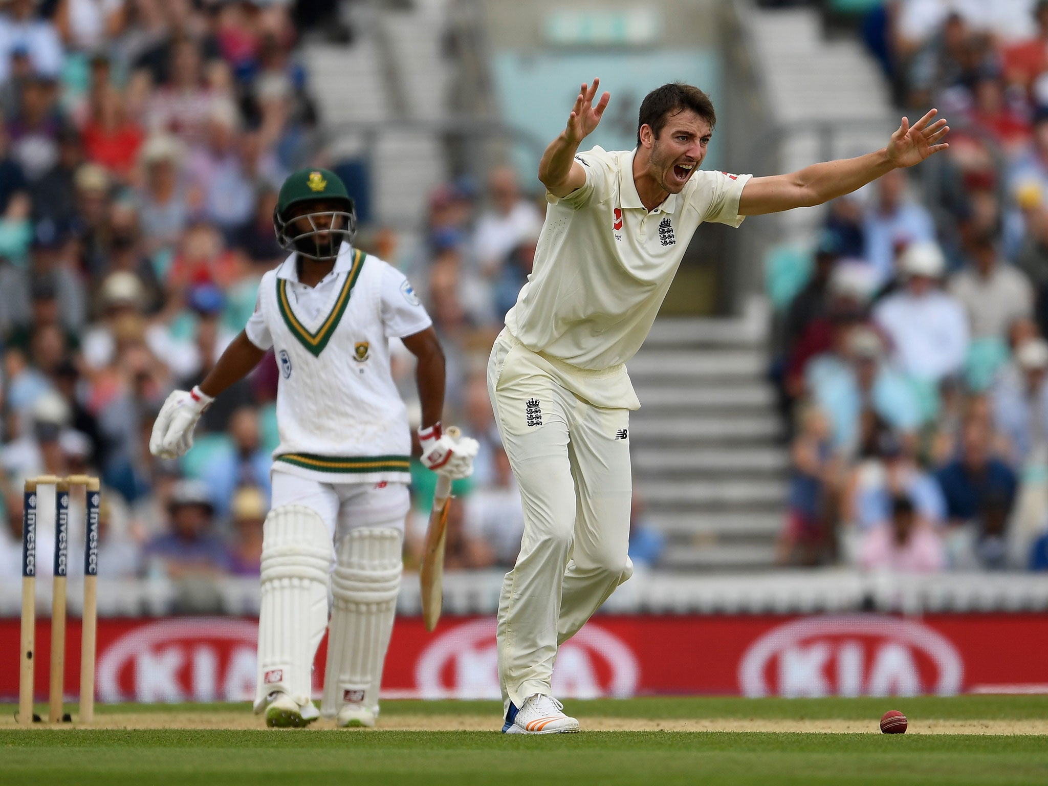 Roland-Jones celebrates the dismissal of Temba Bavuma during the third Test