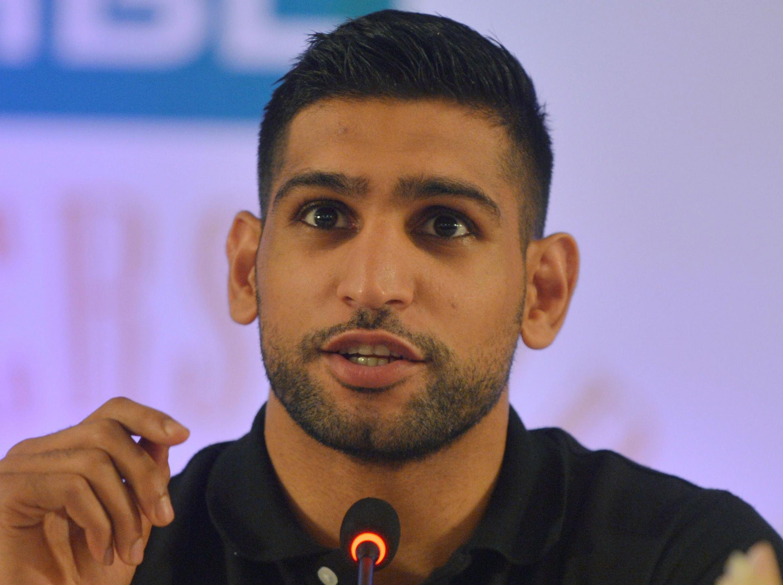 Khan thinks Mayweather will win the fight