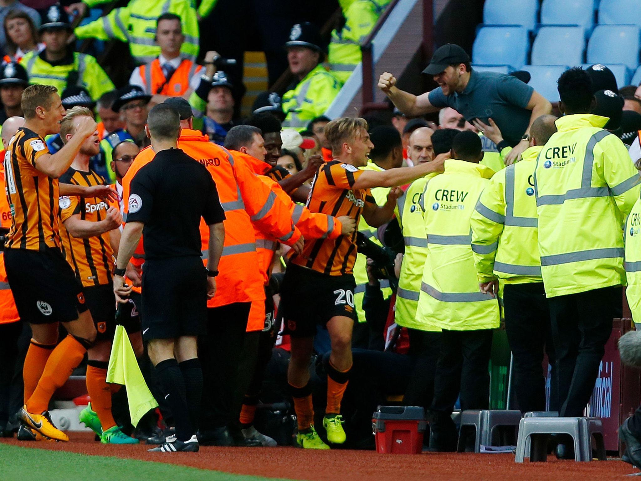 Jarrod Bowen celebrates his equaliser