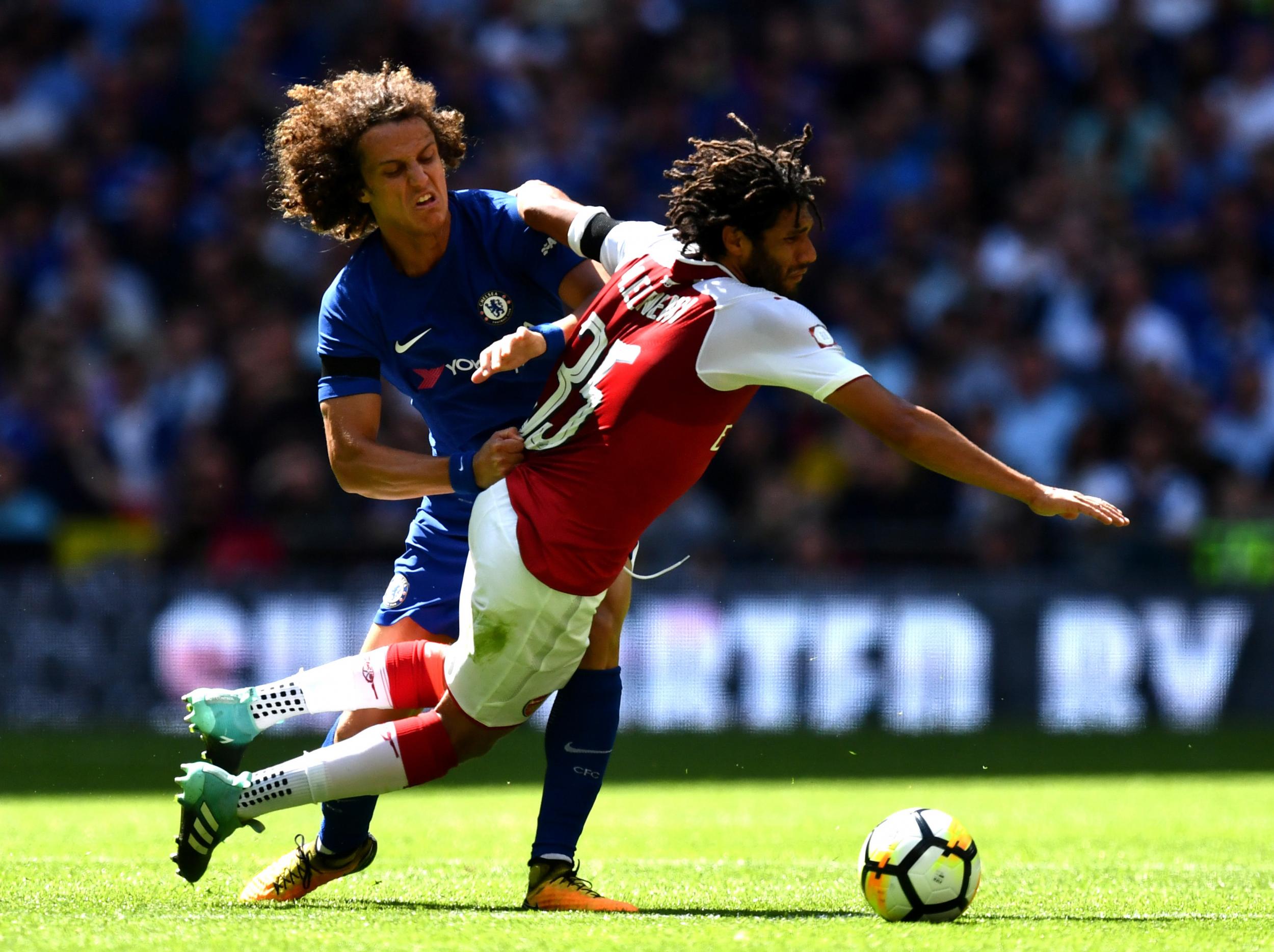 Luiz and Elneny tussle for possession