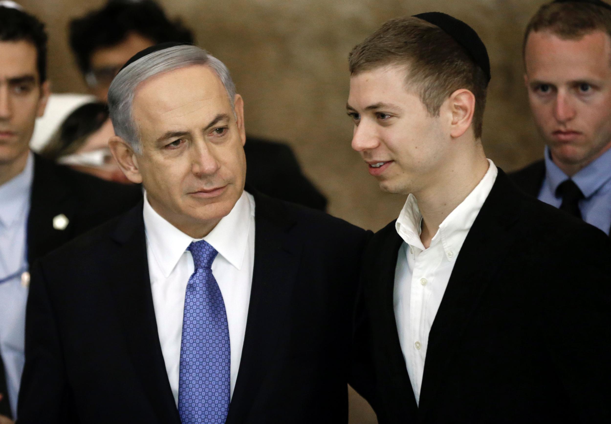 Israeli Prime Minister Benjamin Netanyahu (L) and his son Yair at Jerusalem's Wailing Wall on 18 March 2015