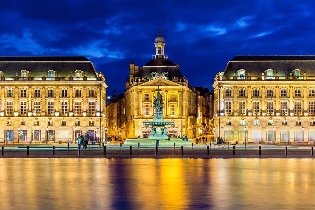 Cool off at the Place de La Bourse ‘Water Mirror’ (Getty/iStockphoto)