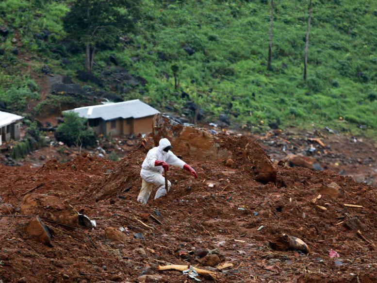 Sierra Leone mudslides: Mass burials begin after disaster kills nearly 400 people