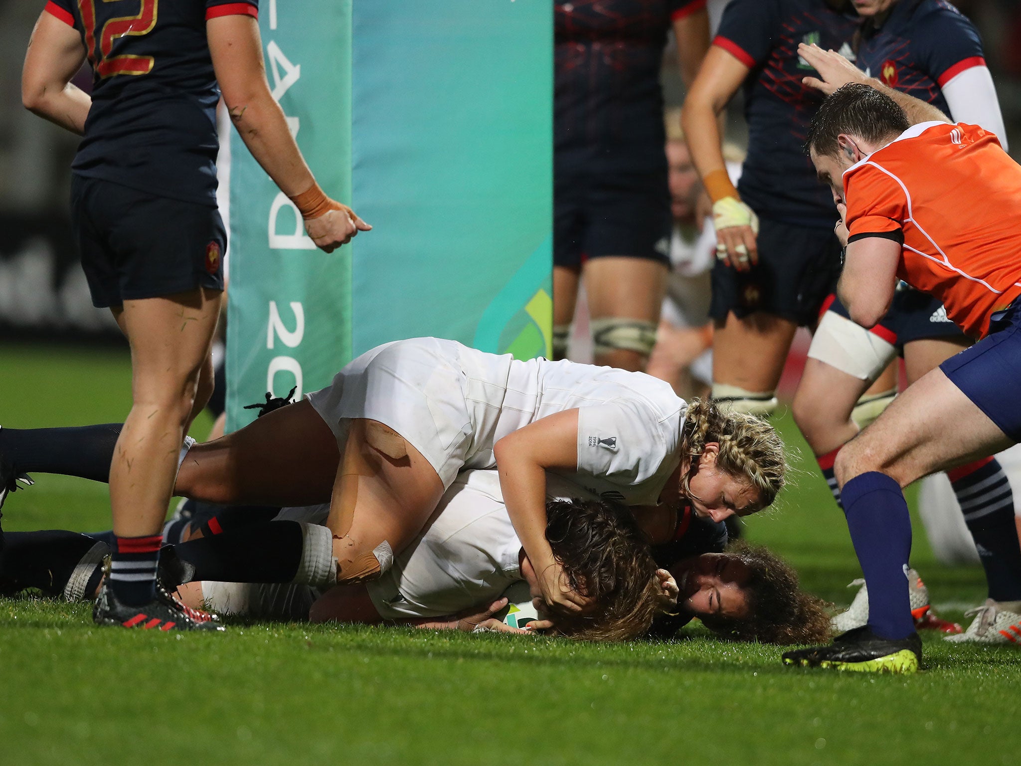 Sarah Bern of England crashes over the line to score the opening try