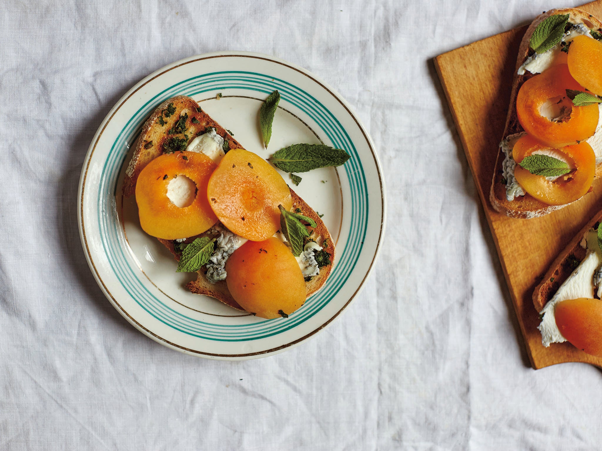 Toasty: the apricot and mint is the perfect snack for a summer afternoon