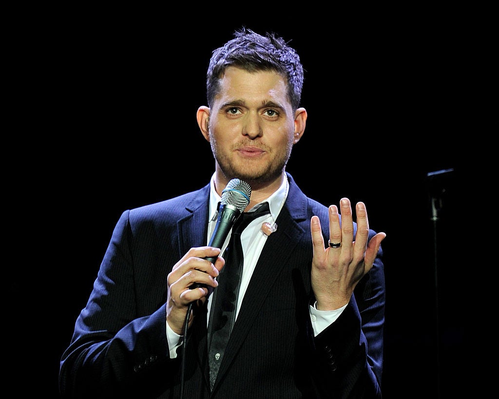 Michael Buble wearing his engagement ring