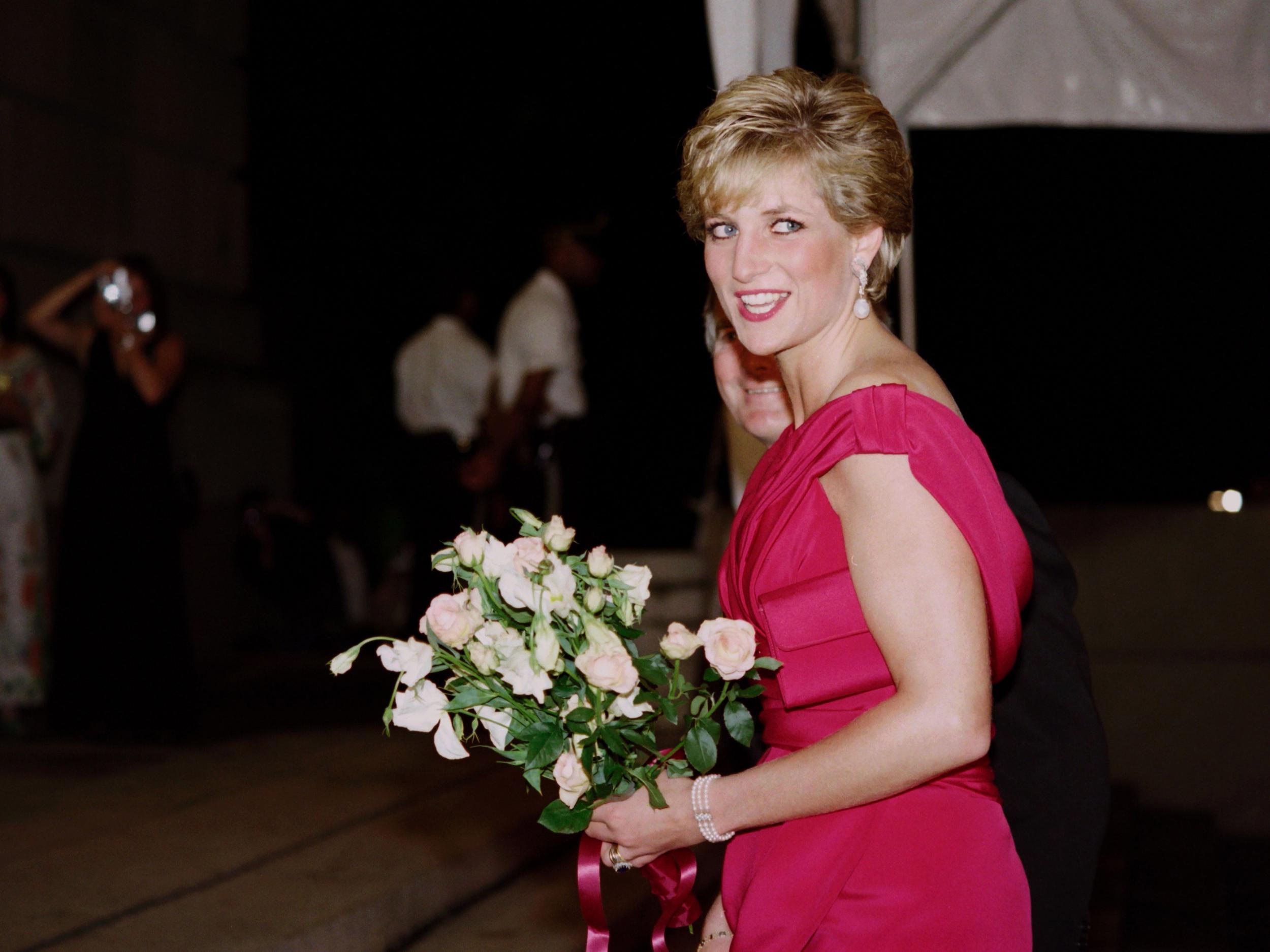 Diana arriving on 4 October, 1990 for a charity gala at the Departmental Auditorium in Washington