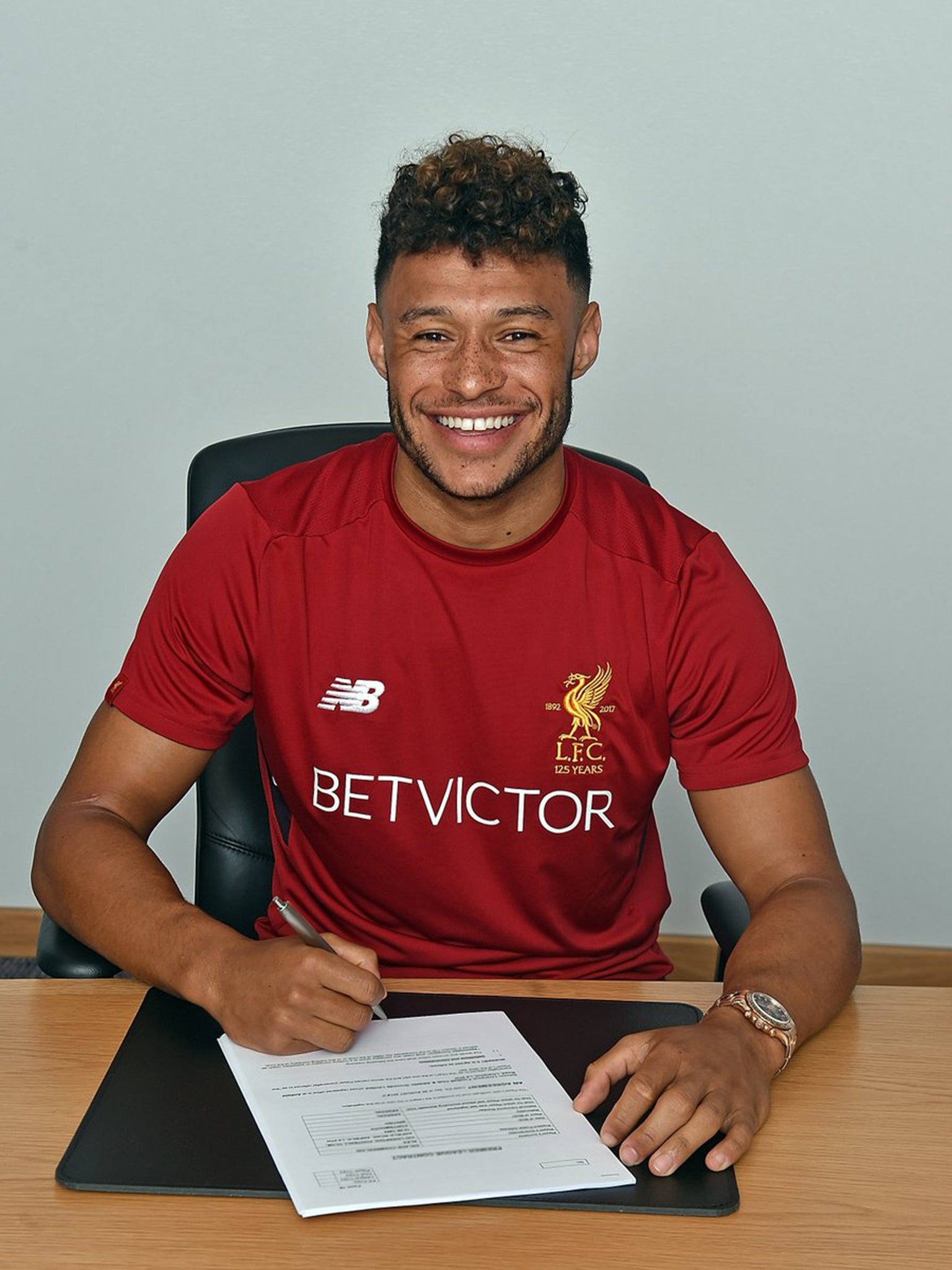 Oxlade-Chamberlain put pen to paper on a five-year deal