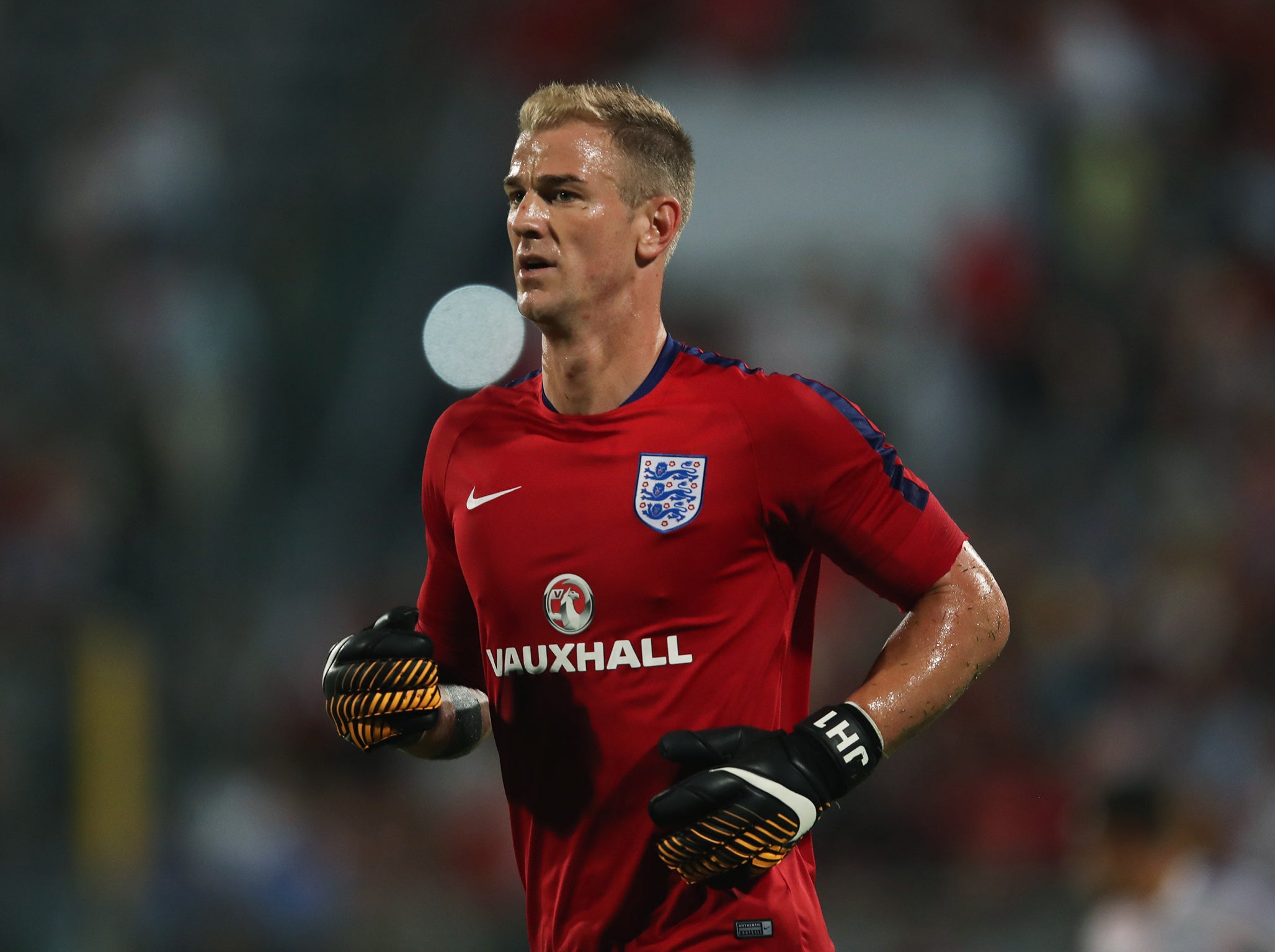 Hart remains England's number one